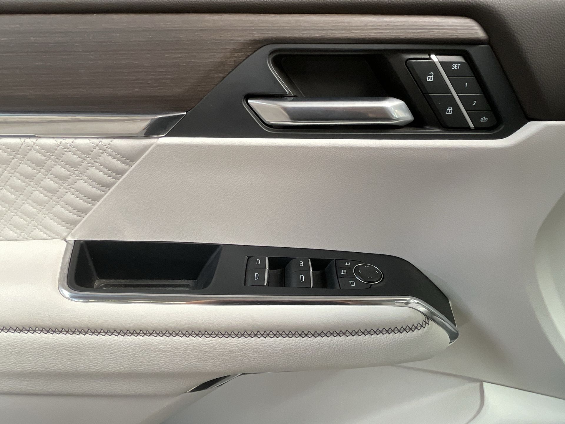 2024 GMC ACADIA DENALI G