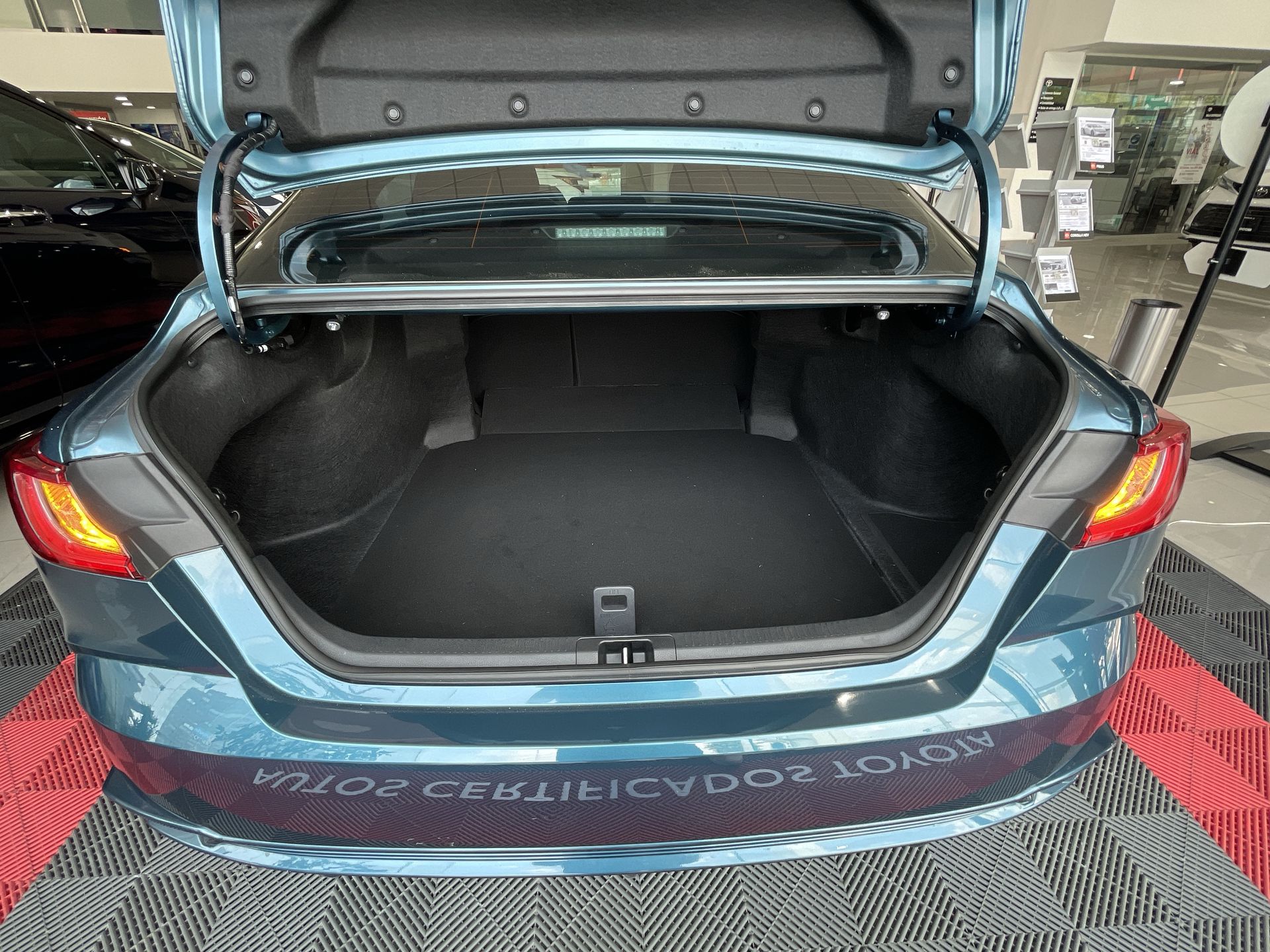 2025 Toyota CAMRY XSE BI-TONE HEV