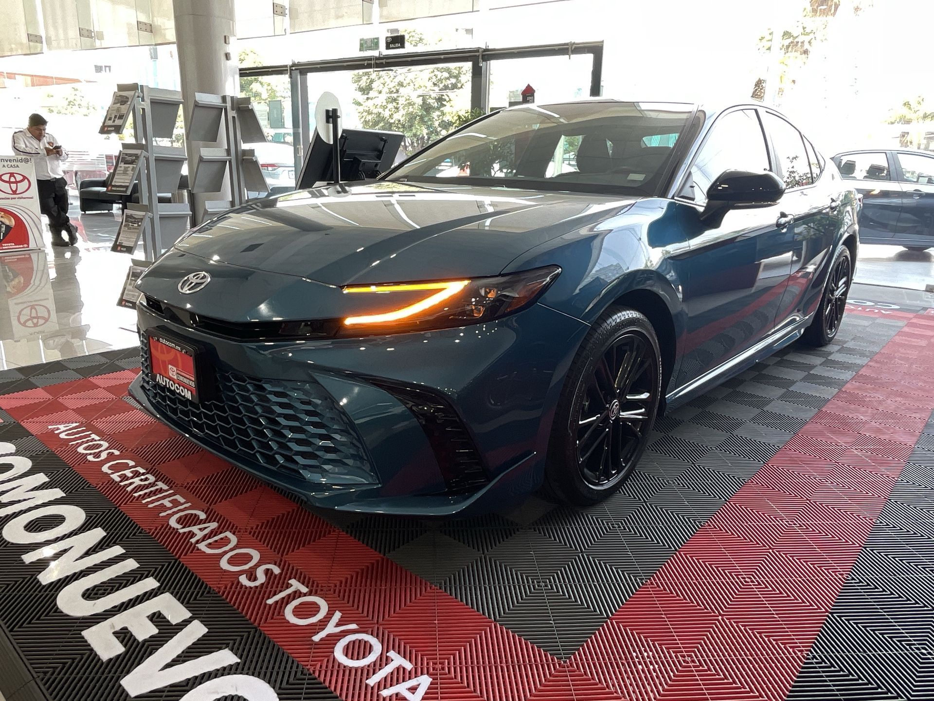 2025 Toyota CAMRY XSE BI-TONE HEV