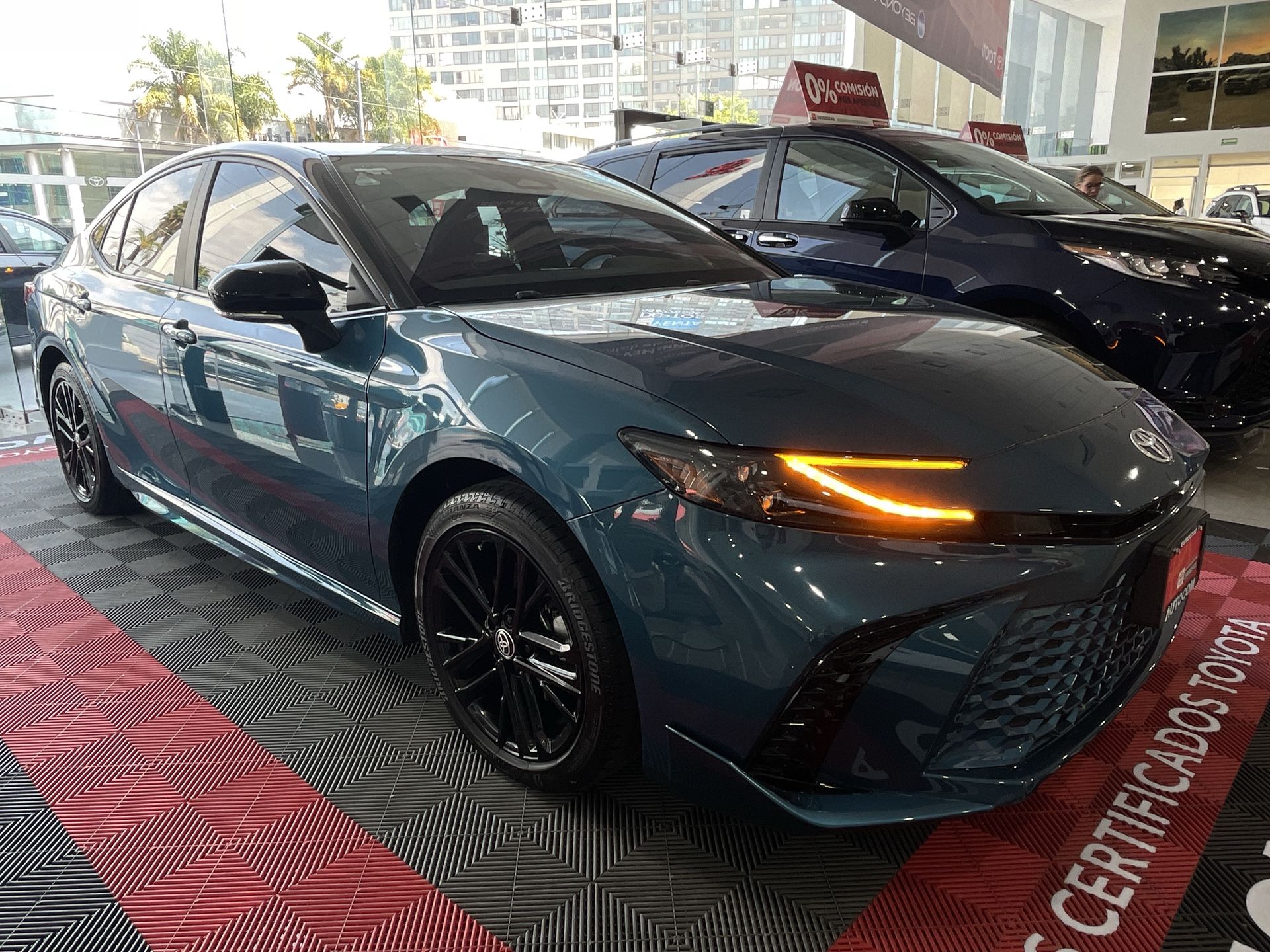 2025 Toyota CAMRY XSE BI-TONE HEV