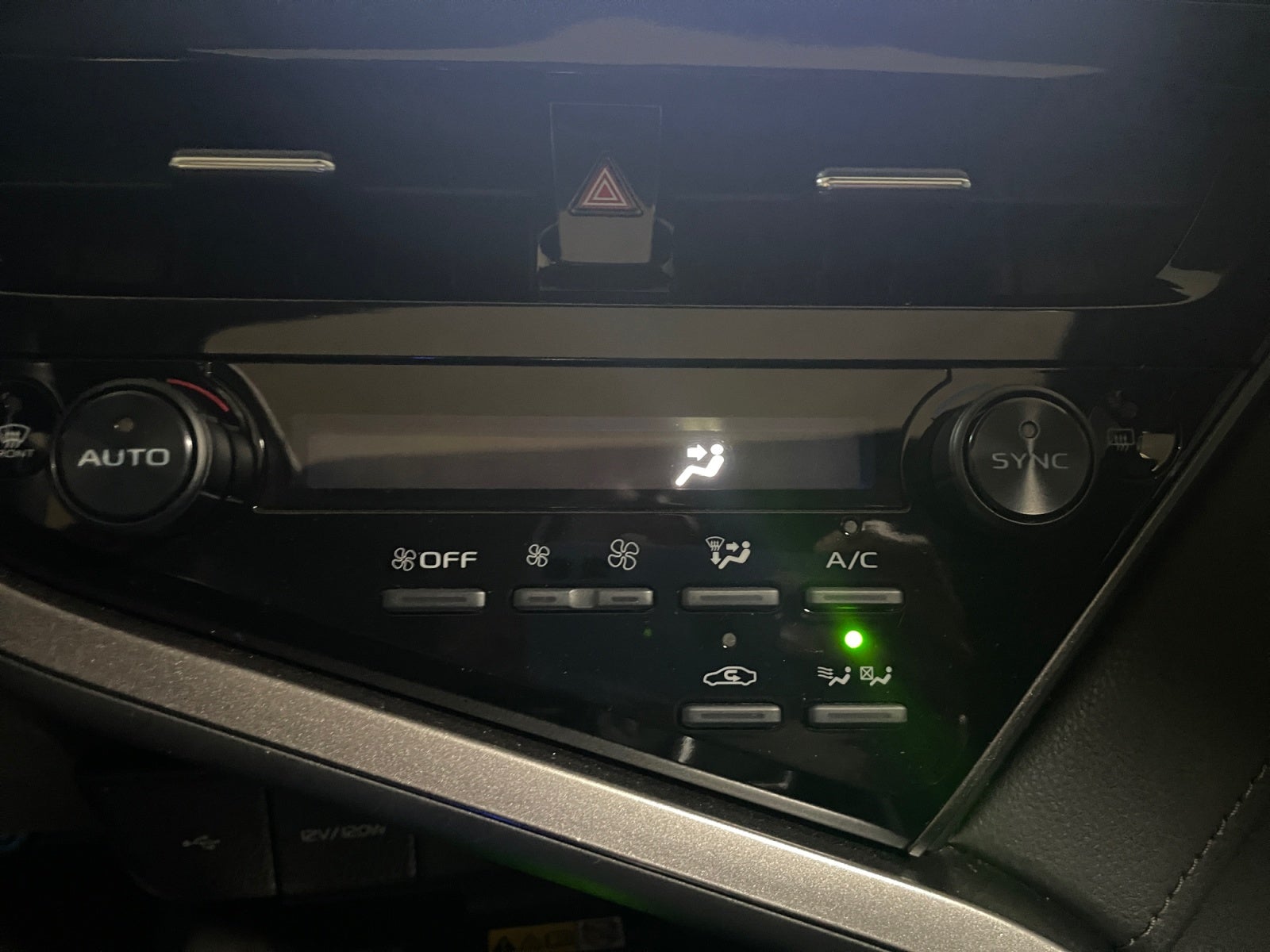 2022 Toyota CAMRY XLE HV