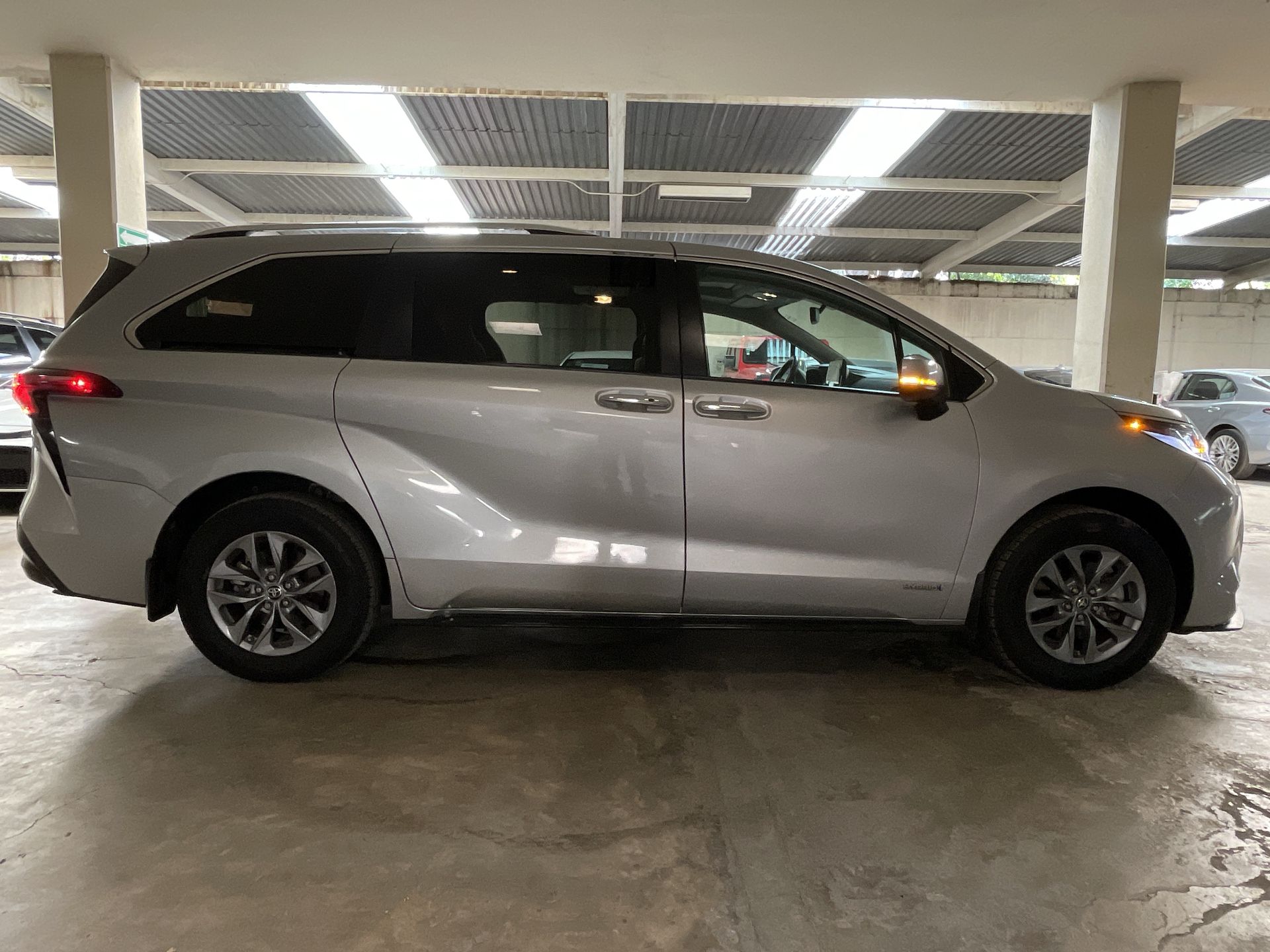 2021 Toyota SIENNA LIMITED