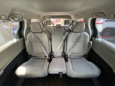 2022 Toyota SIENNA LE