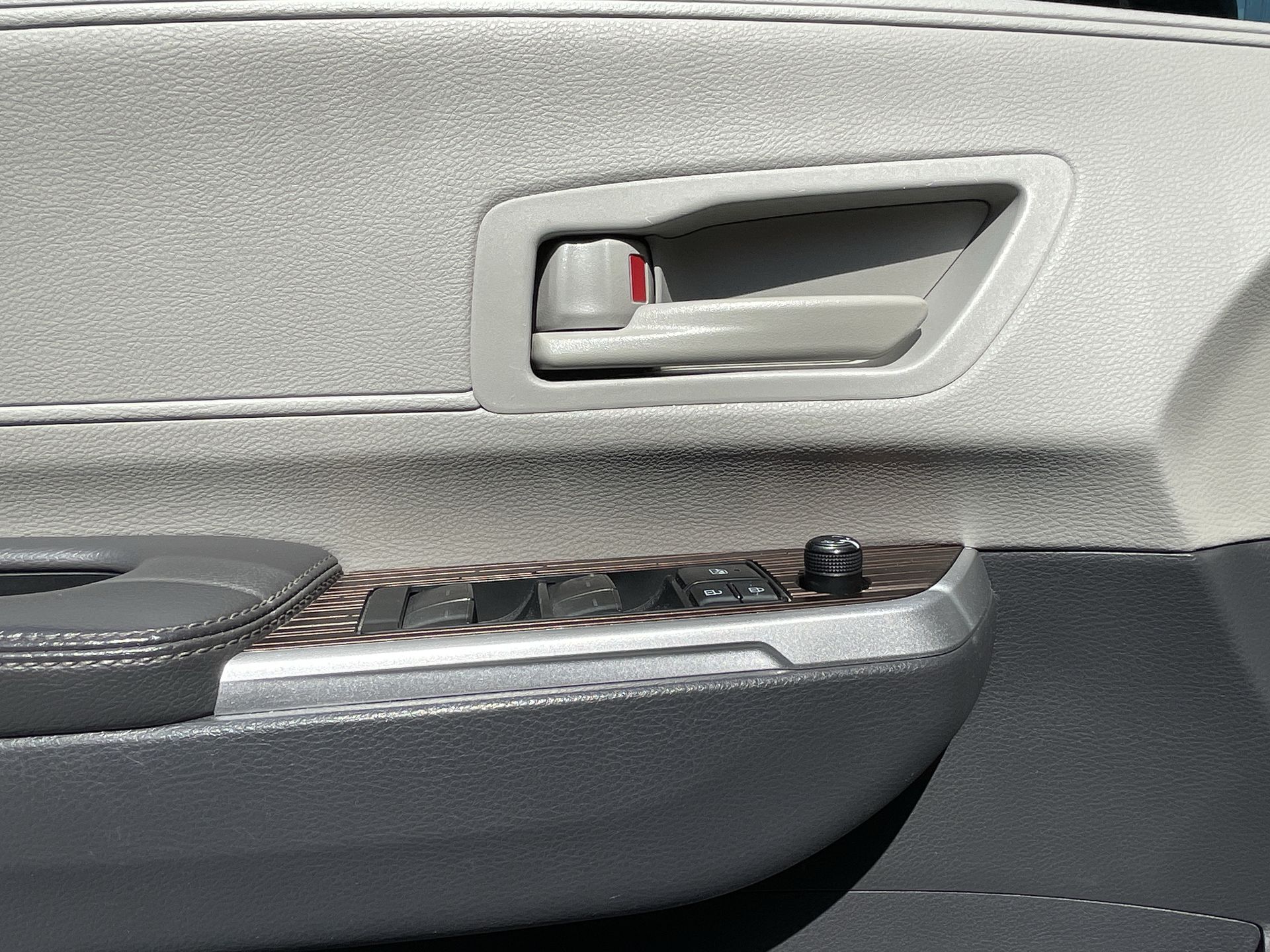 2022 Toyota SIENNA LE