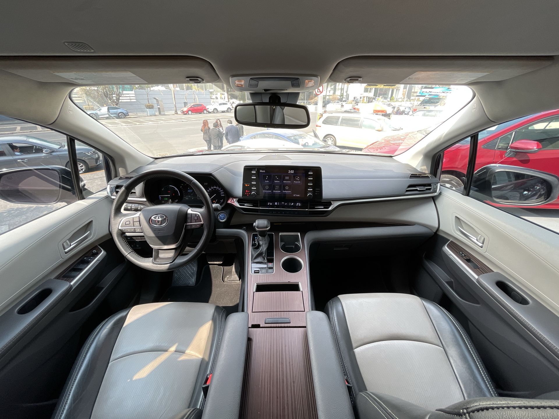 2022 Toyota SIENNA XLE