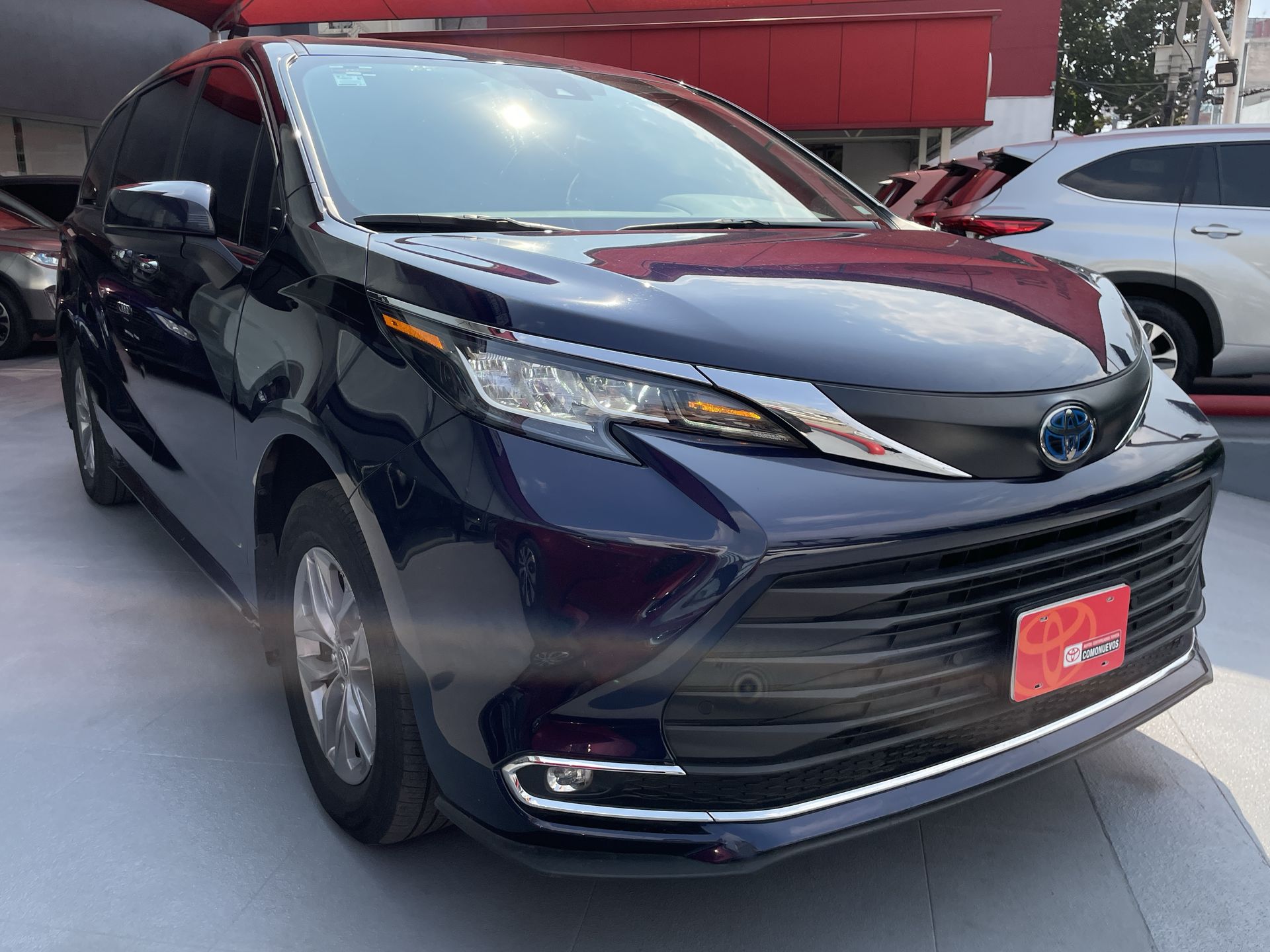 2022 Toyota SIENNA XLE