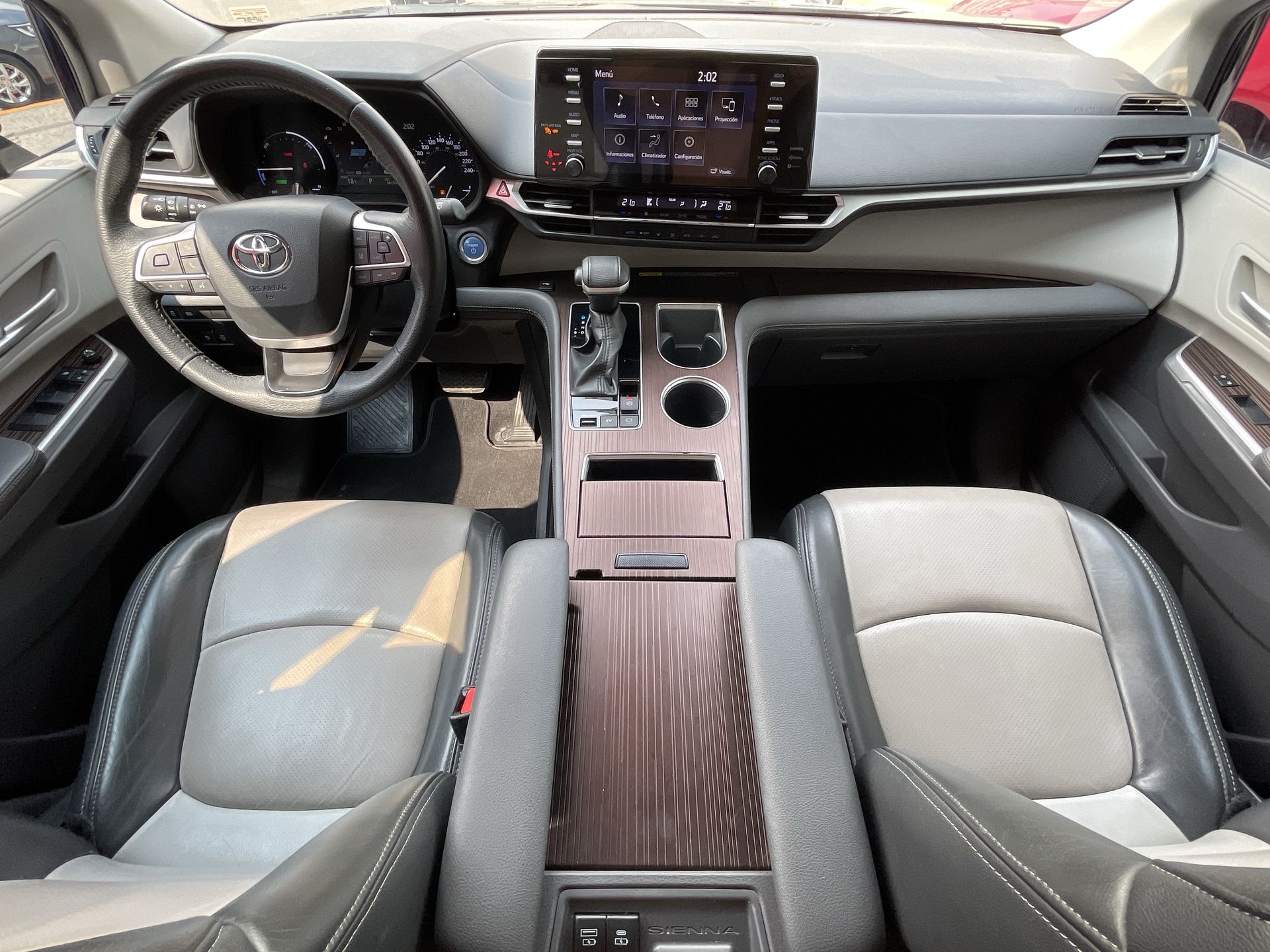 2022 Toyota SIENNA XLE