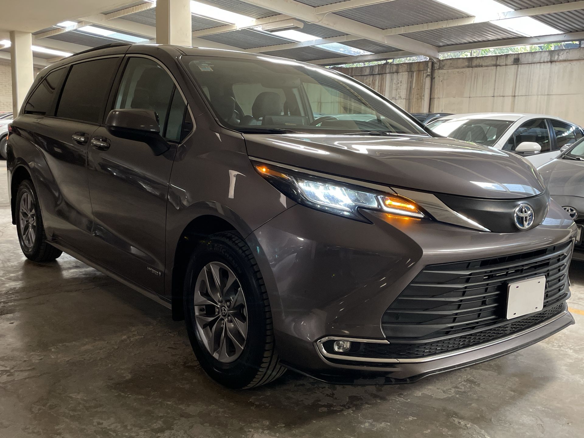 2021 Toyota SIENNA XLE PIEL