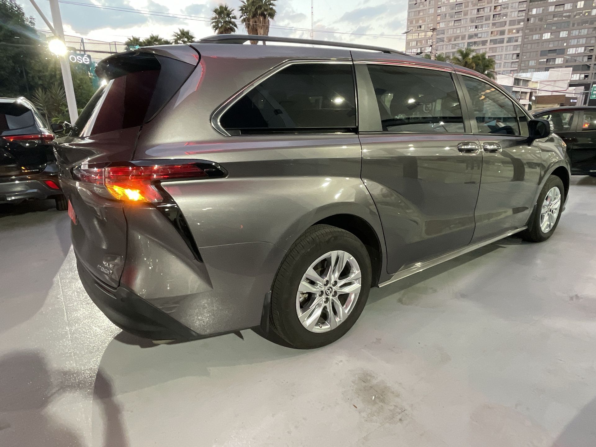 2022 Toyota SIENNA XLE PIEL