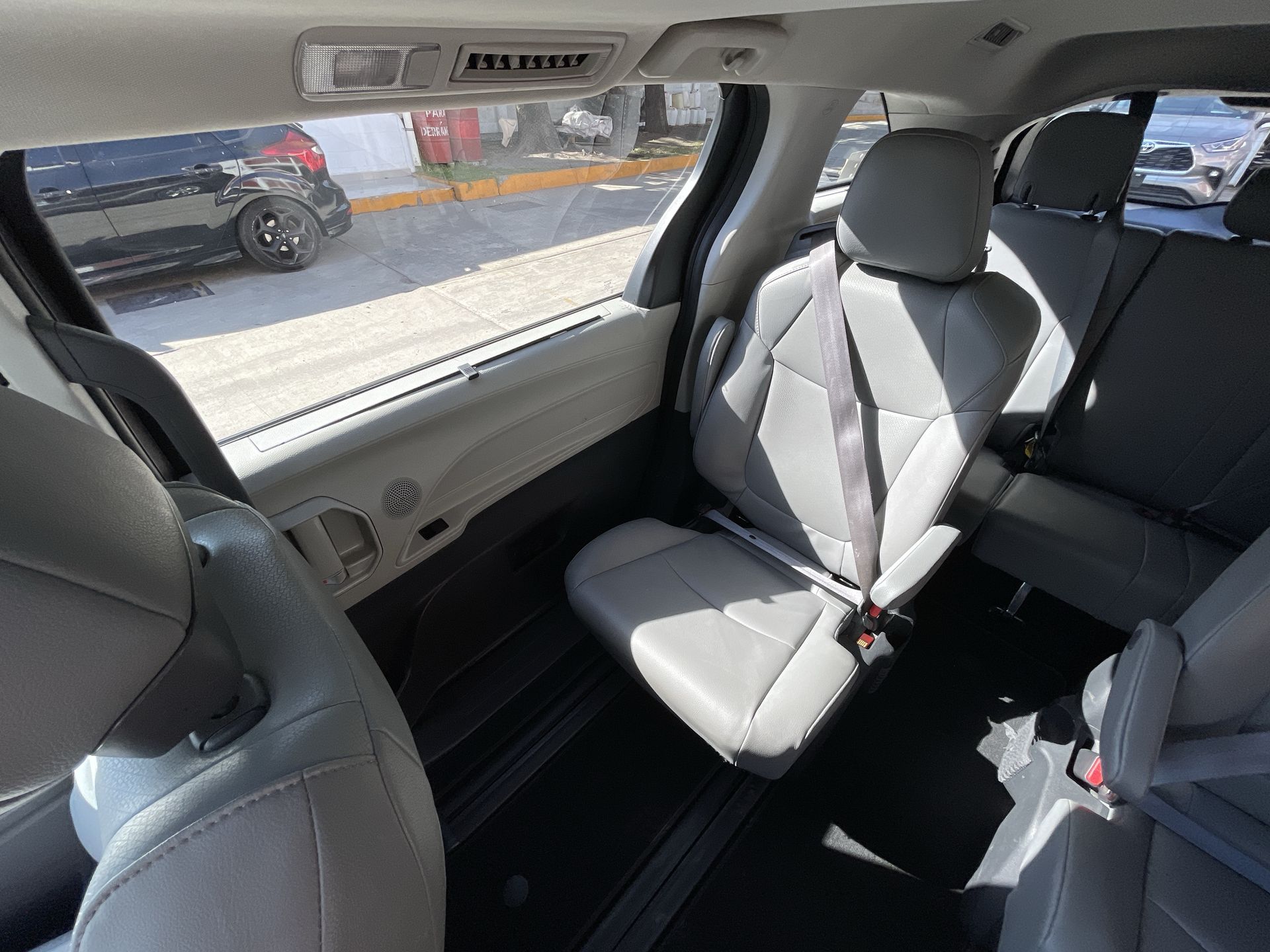 2022 Toyota SIENNA XLE PIEL