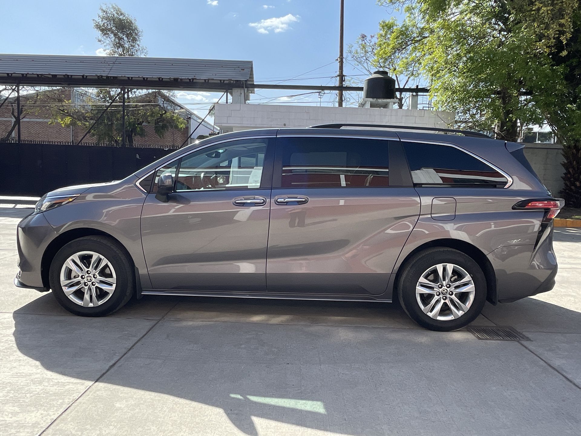 2022 Toyota SIENNA XLE PIEL