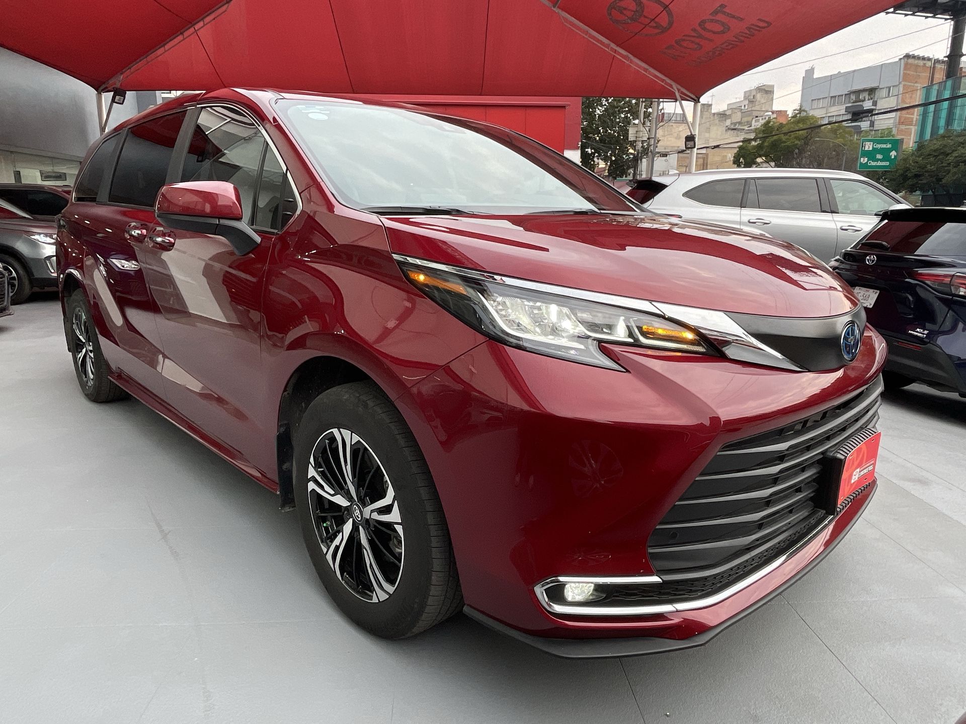2023 Toyota SIENNA XLE PIEL
