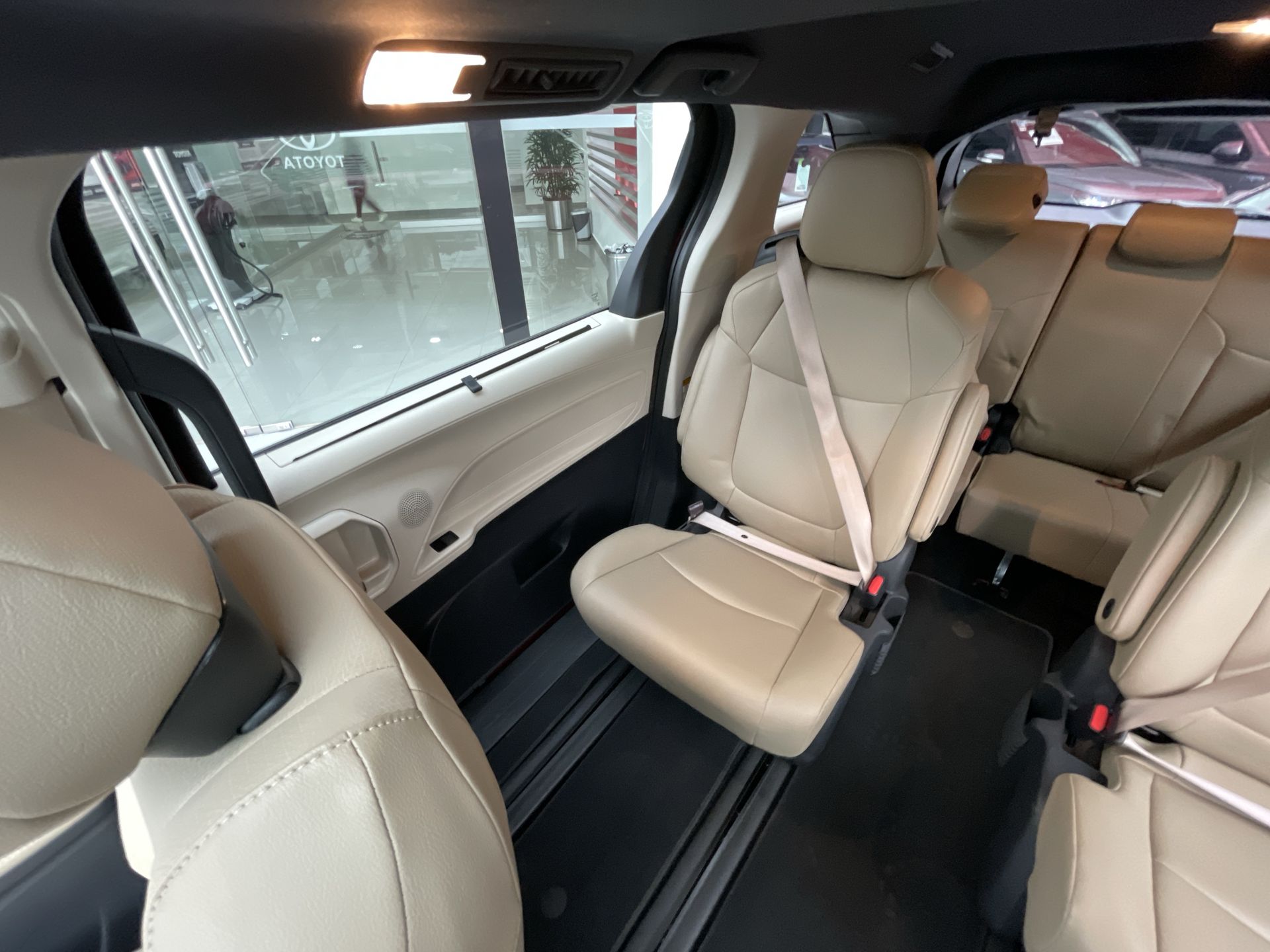 2023 Toyota SIENNA XLE PIEL