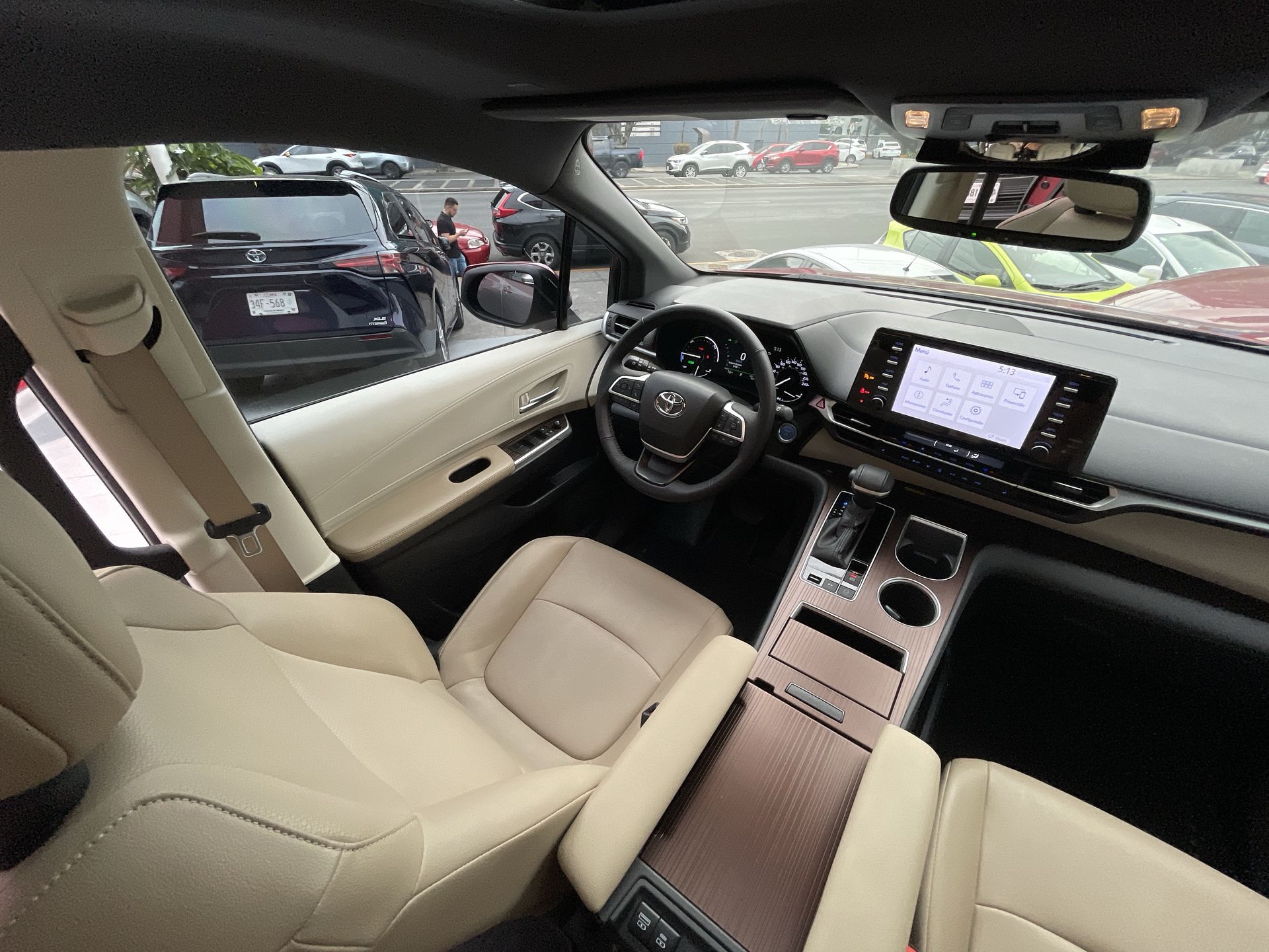 2023 Toyota SIENNA XLE PIEL