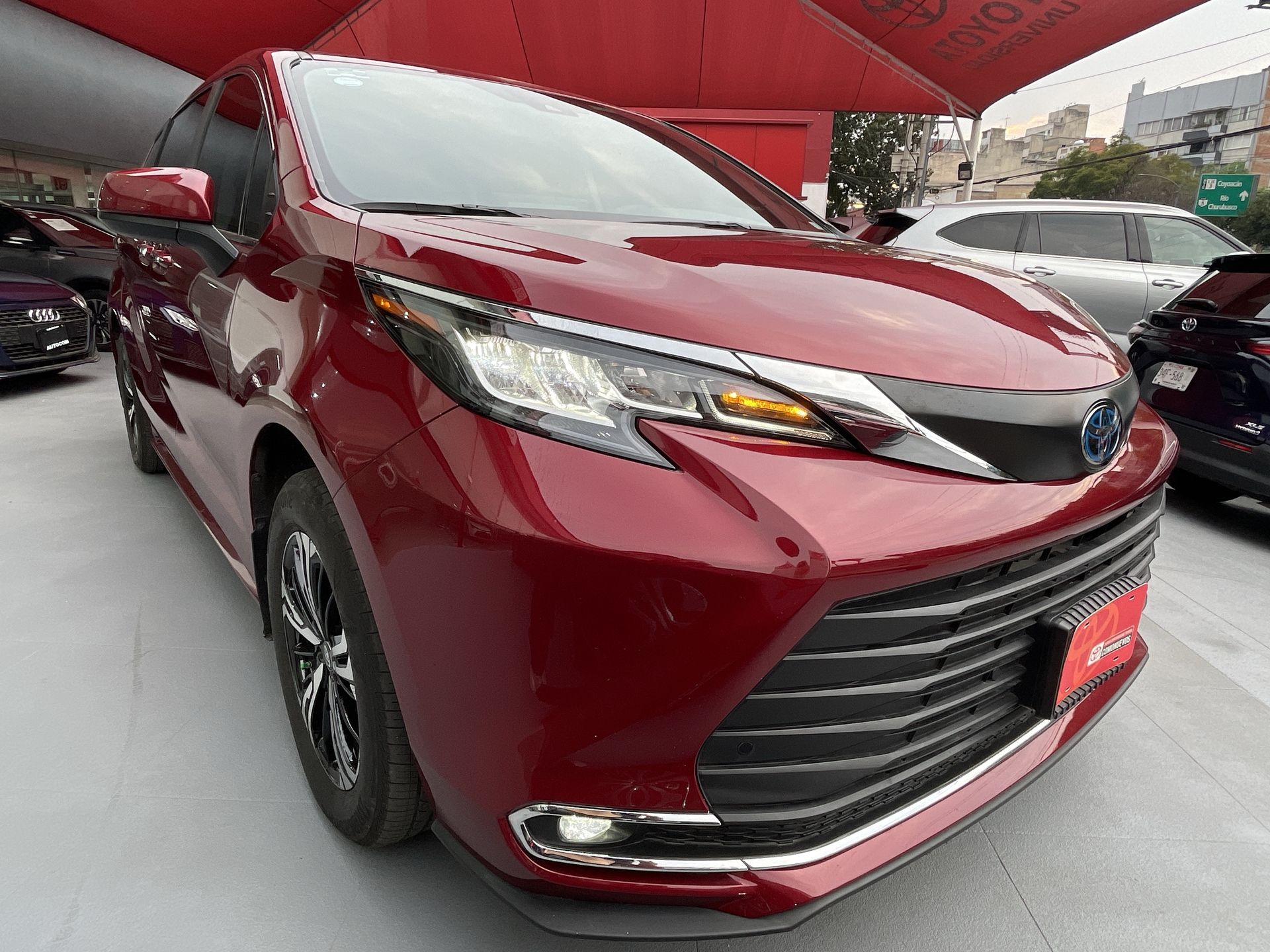 2023 Toyota SIENNA XLE PIEL