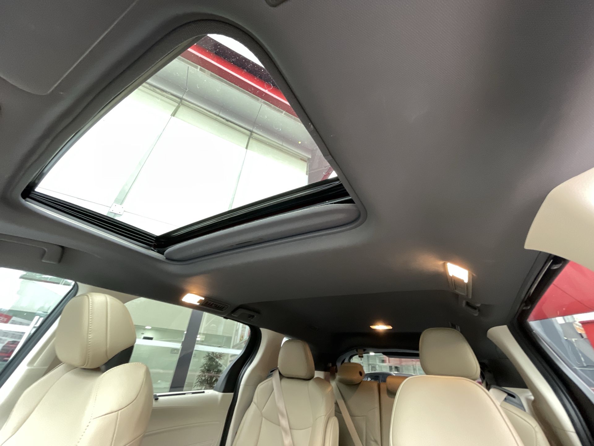 2023 Toyota SIENNA XLE PIEL