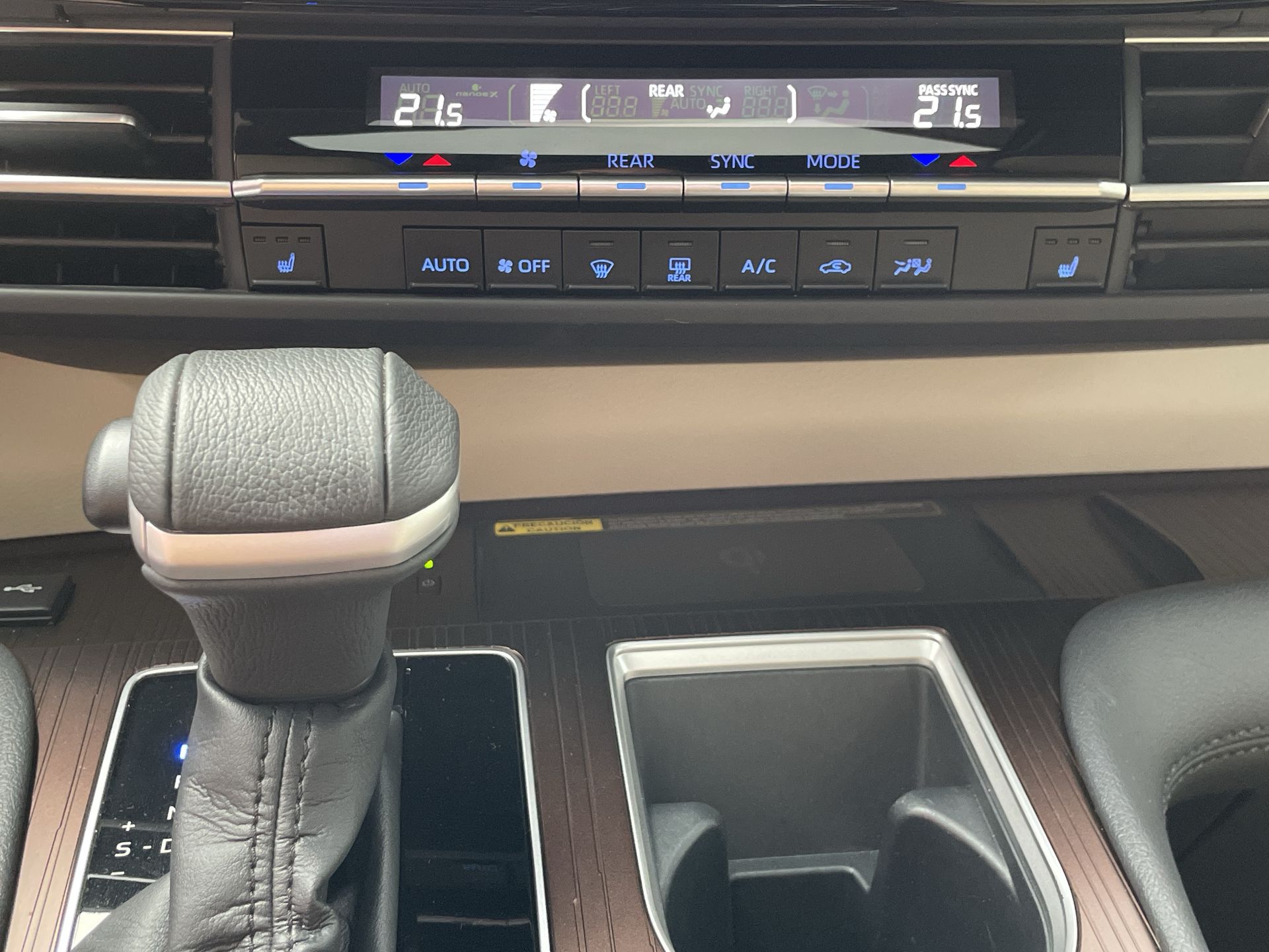 2023 Toyota SIENNA XLE PIEL