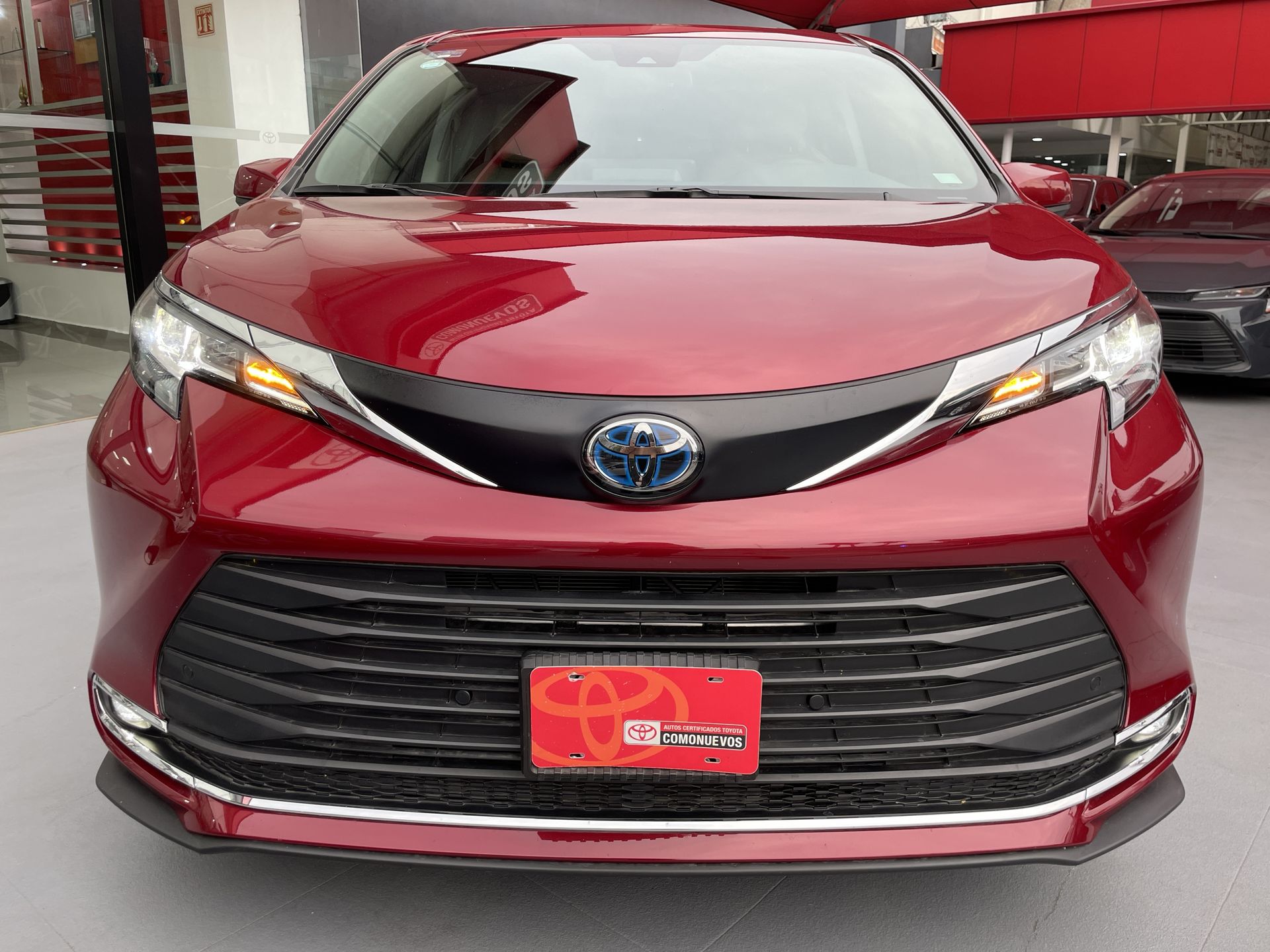 2023 Toyota SIENNA XLE PIEL