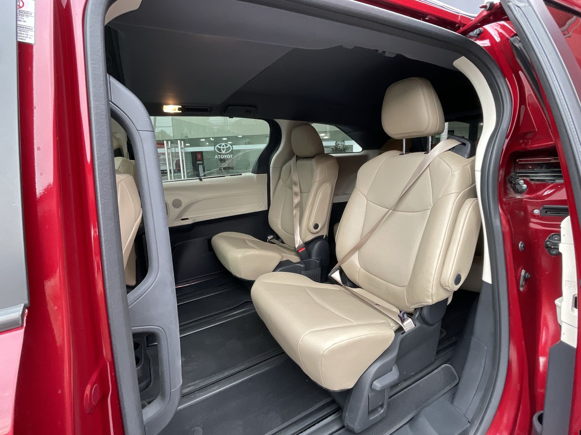 2023 Toyota SIENNA XLE PIEL