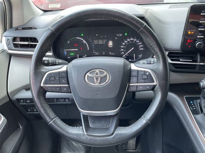 2022 Toyota SIENNA XLE