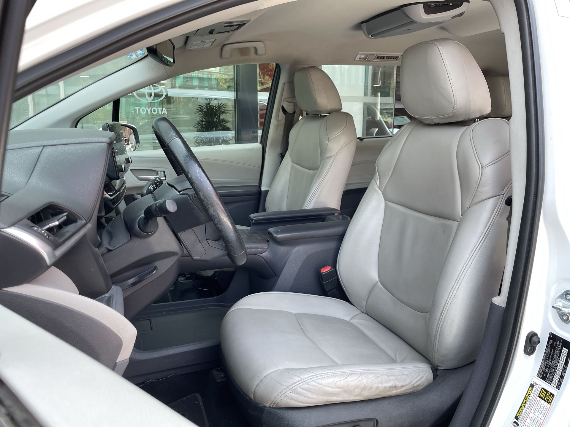 2022 Toyota SIENNA XLE