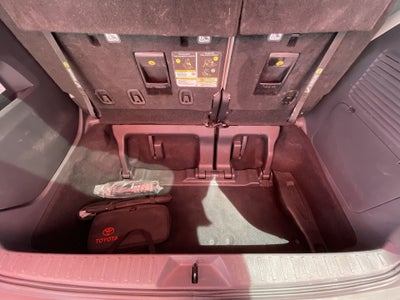 2022 Toyota SIENNA XLE