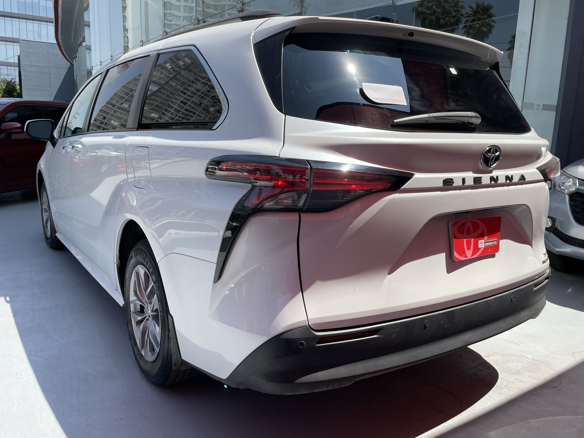 2022 Toyota SIENNA XLE