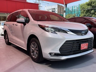 2022 Toyota SIENNA XLE
