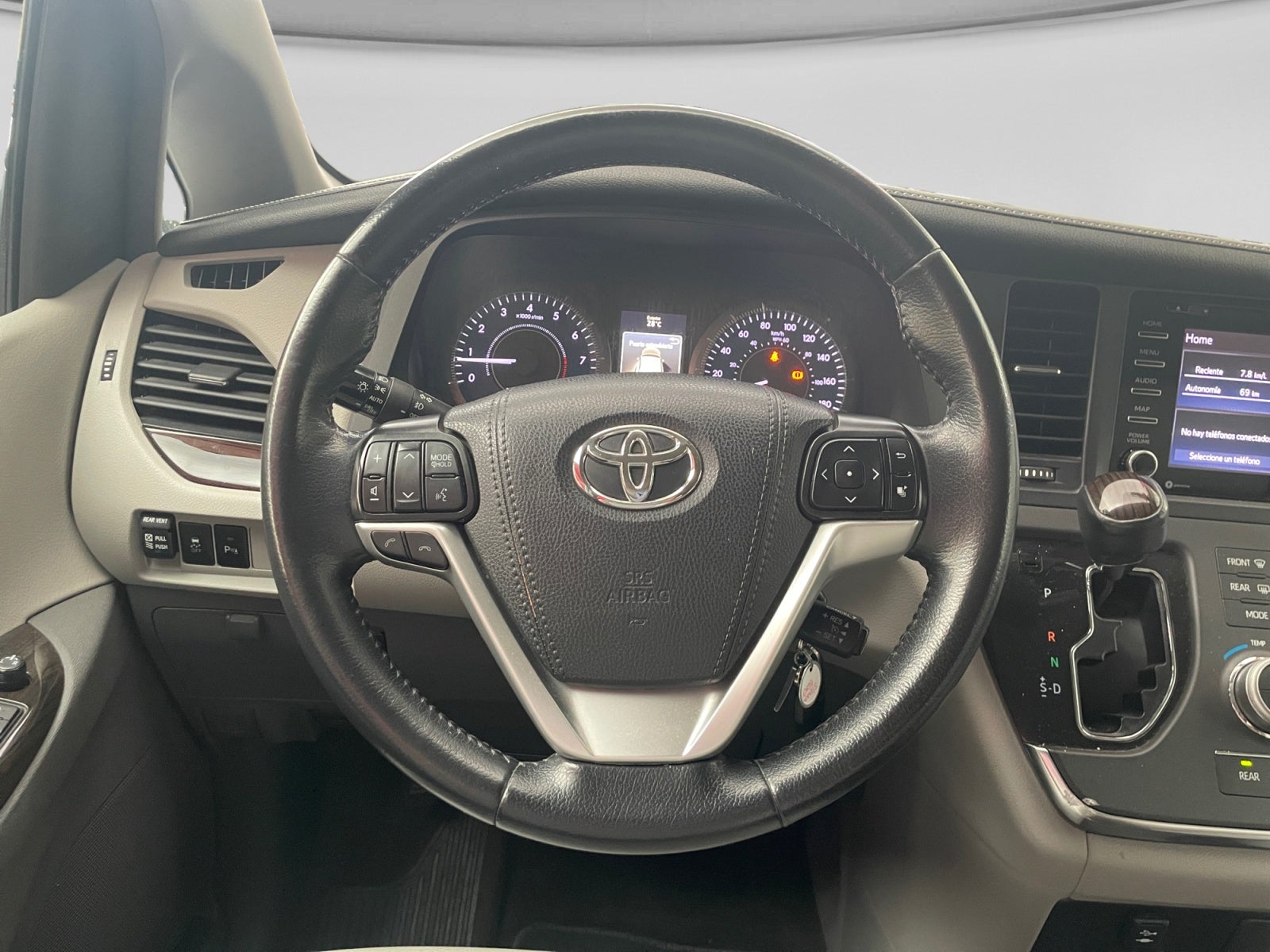 2019 Toyota SIENNA XLE