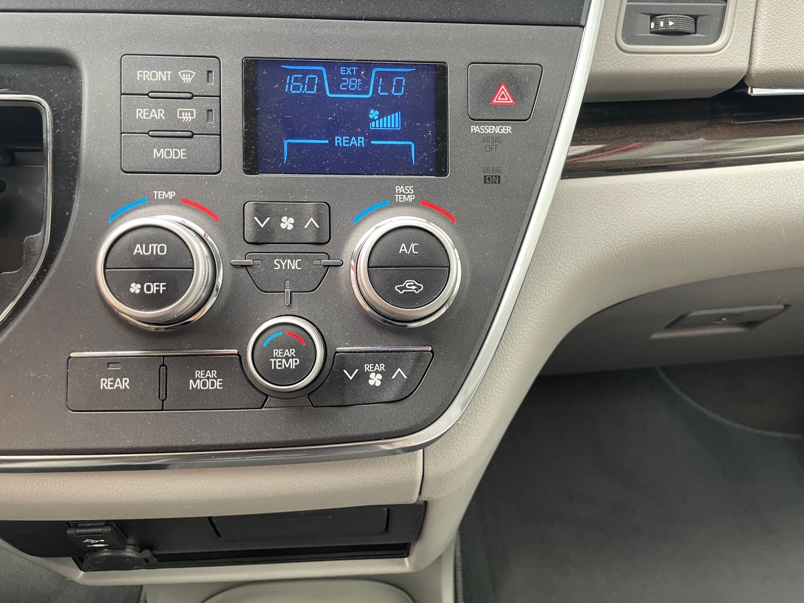 2019 Toyota SIENNA XLE