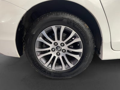 2019 Toyota SIENNA XLE