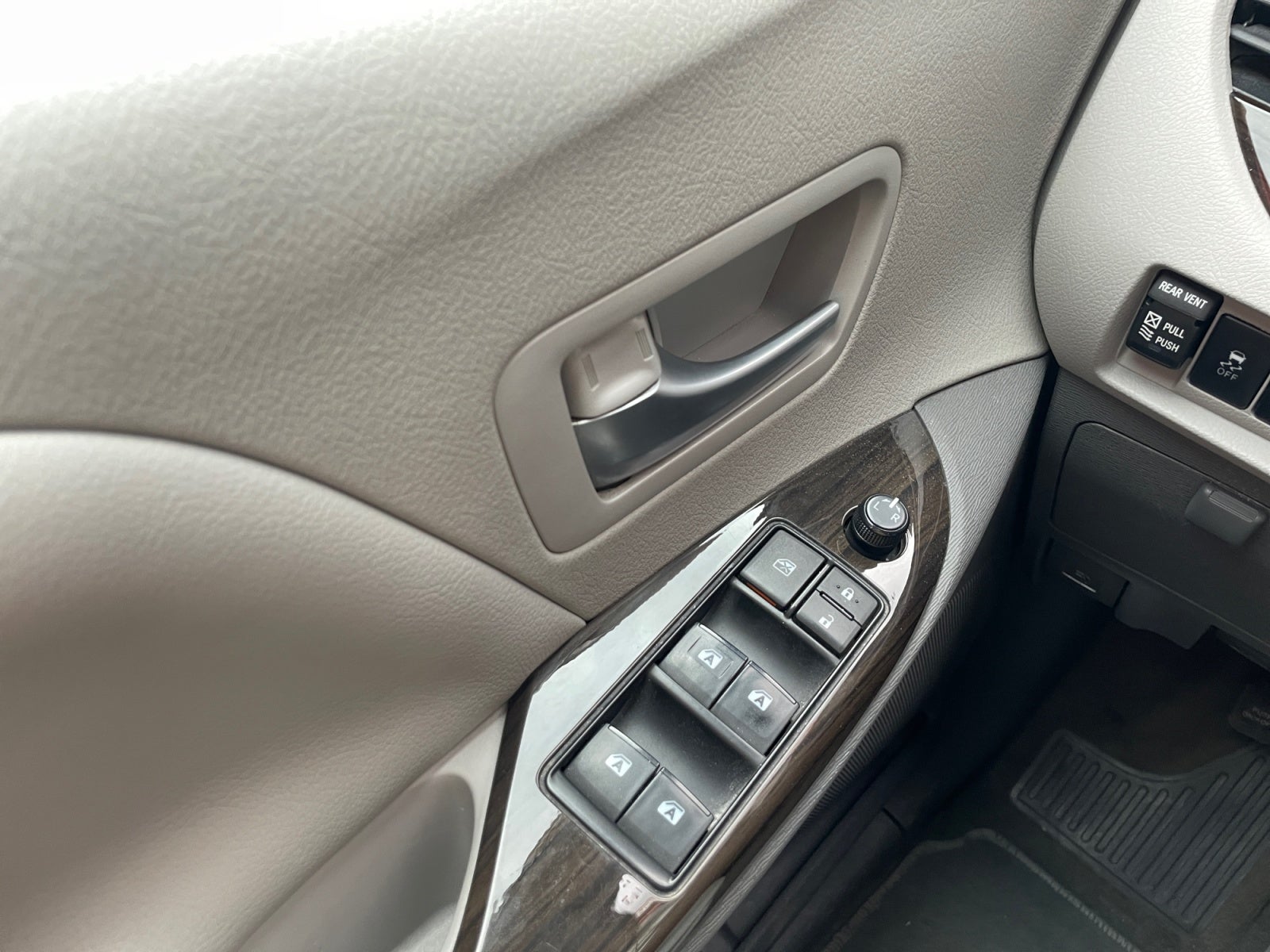 2019 Toyota SIENNA XLE