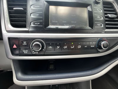 2019 Toyota HIGHLANDER LE