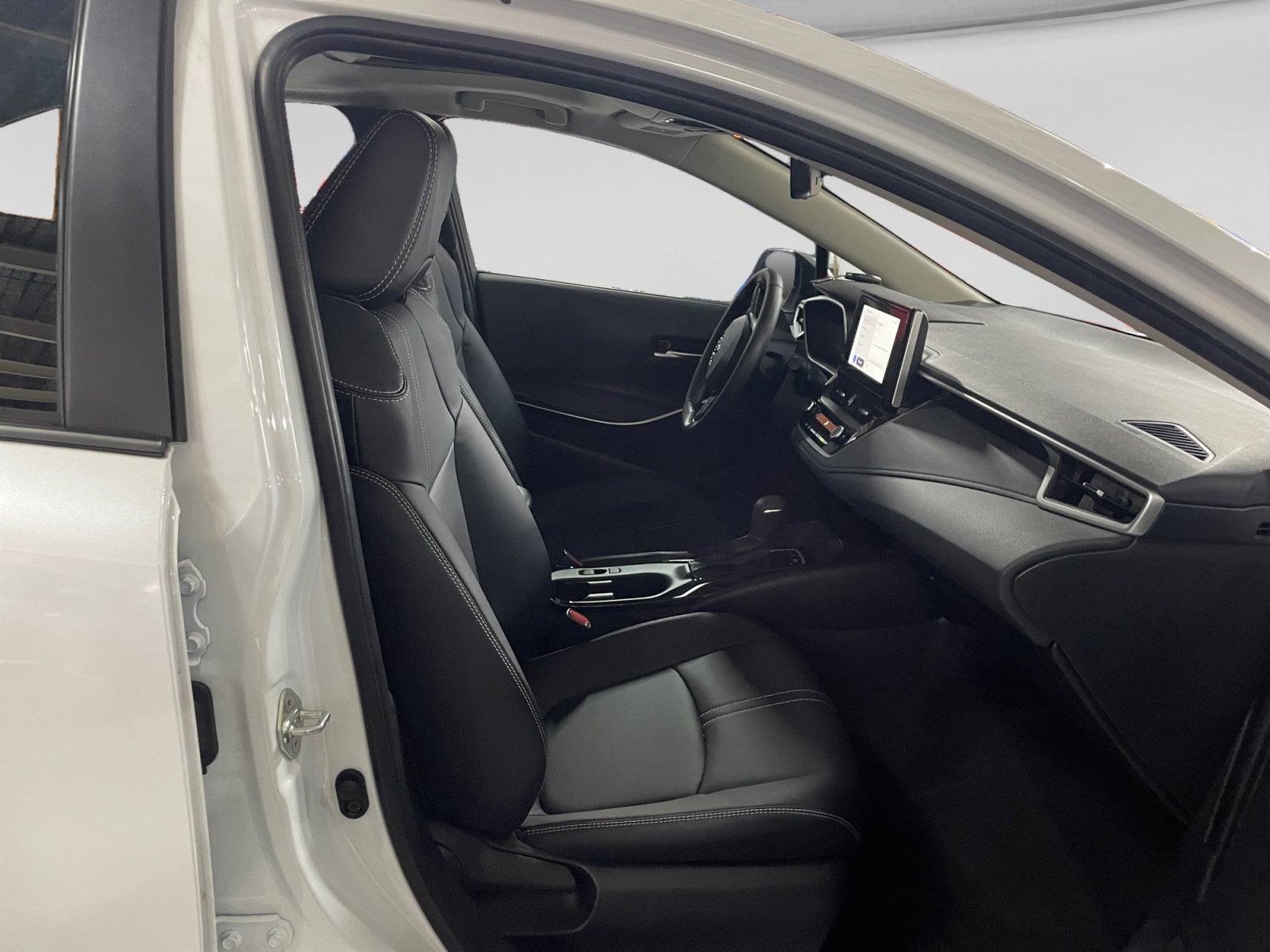 2026 Toyota COROLLA XLE HEV