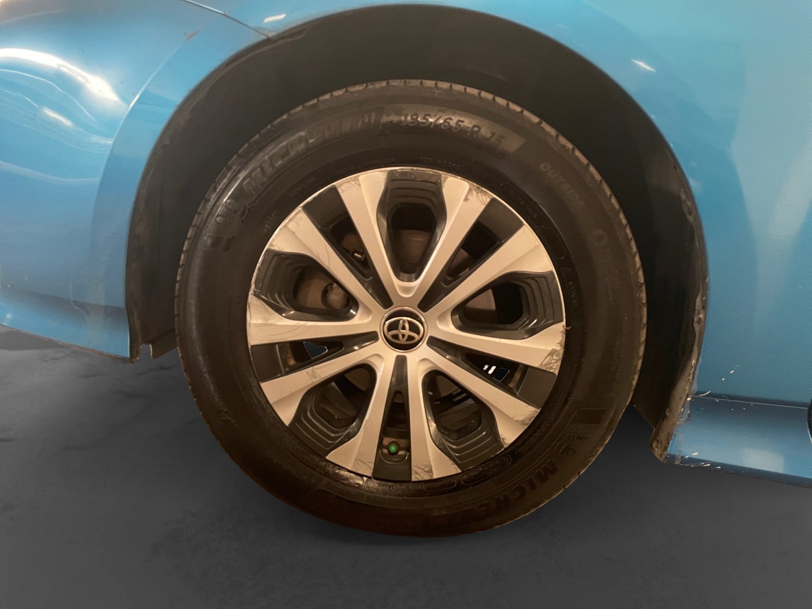 2021 Toyota PRIUS BASE