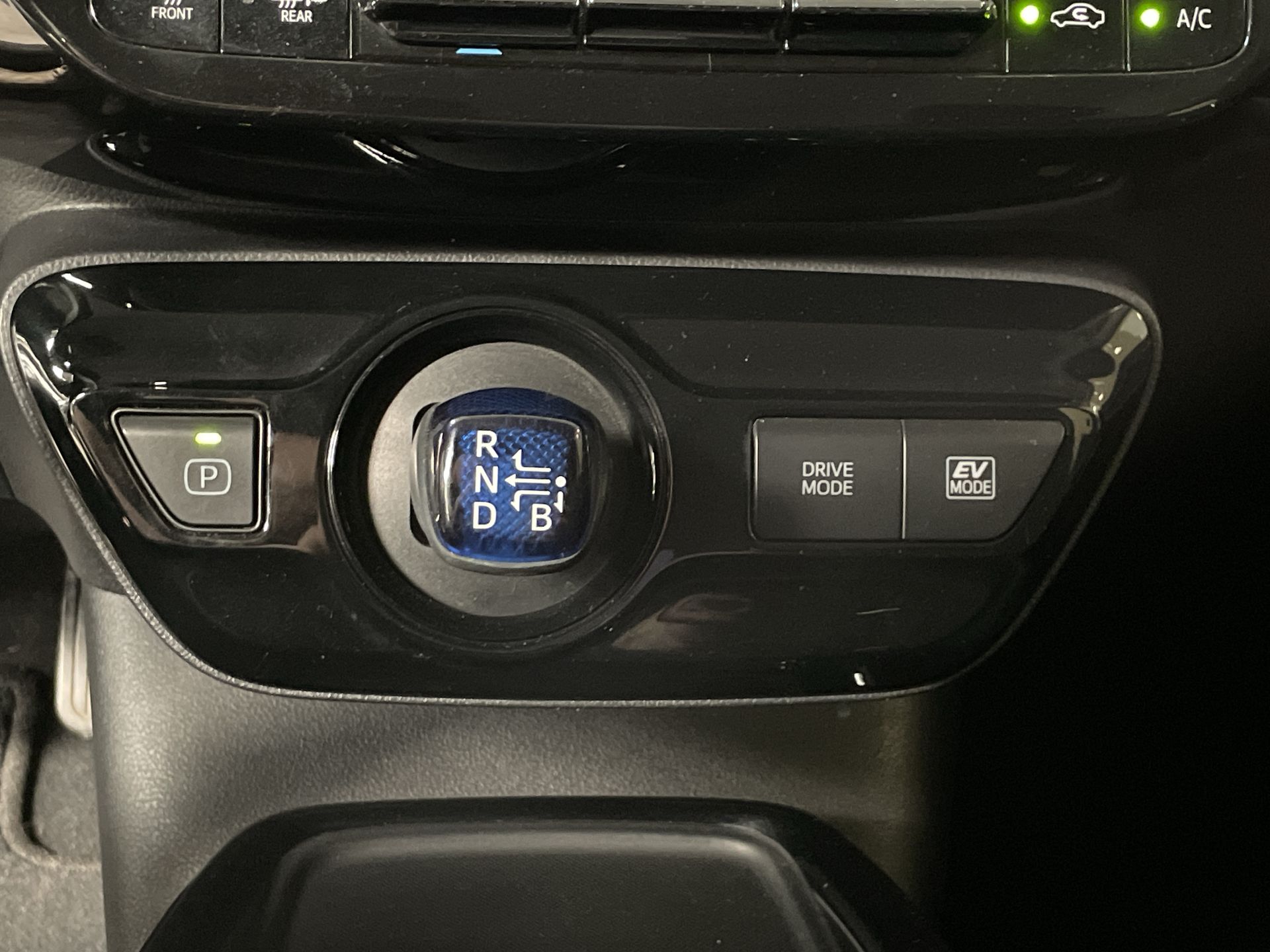 2022 Toyota PRIUS BASE