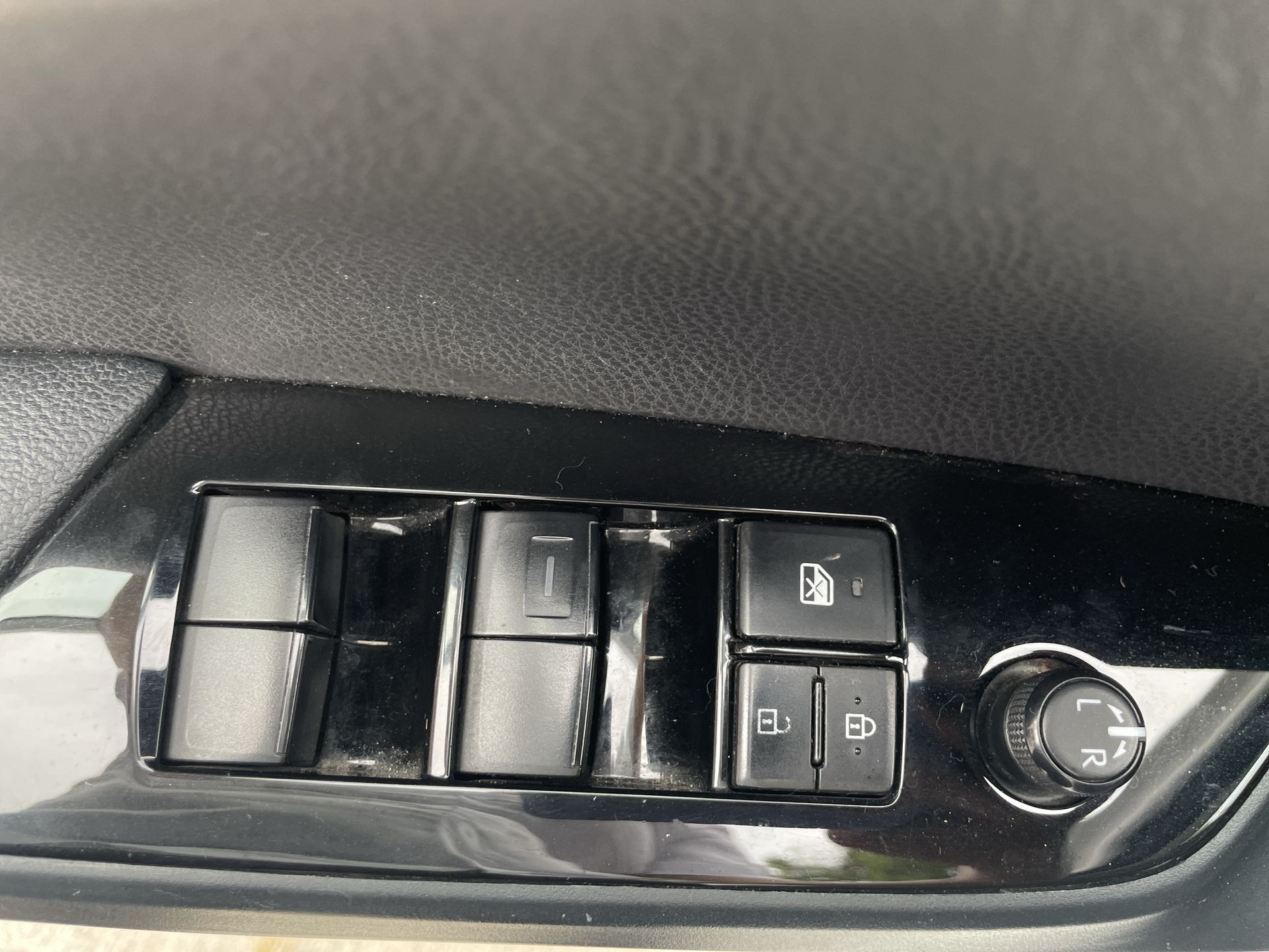 2021 Toyota PRIUS PREMIUM