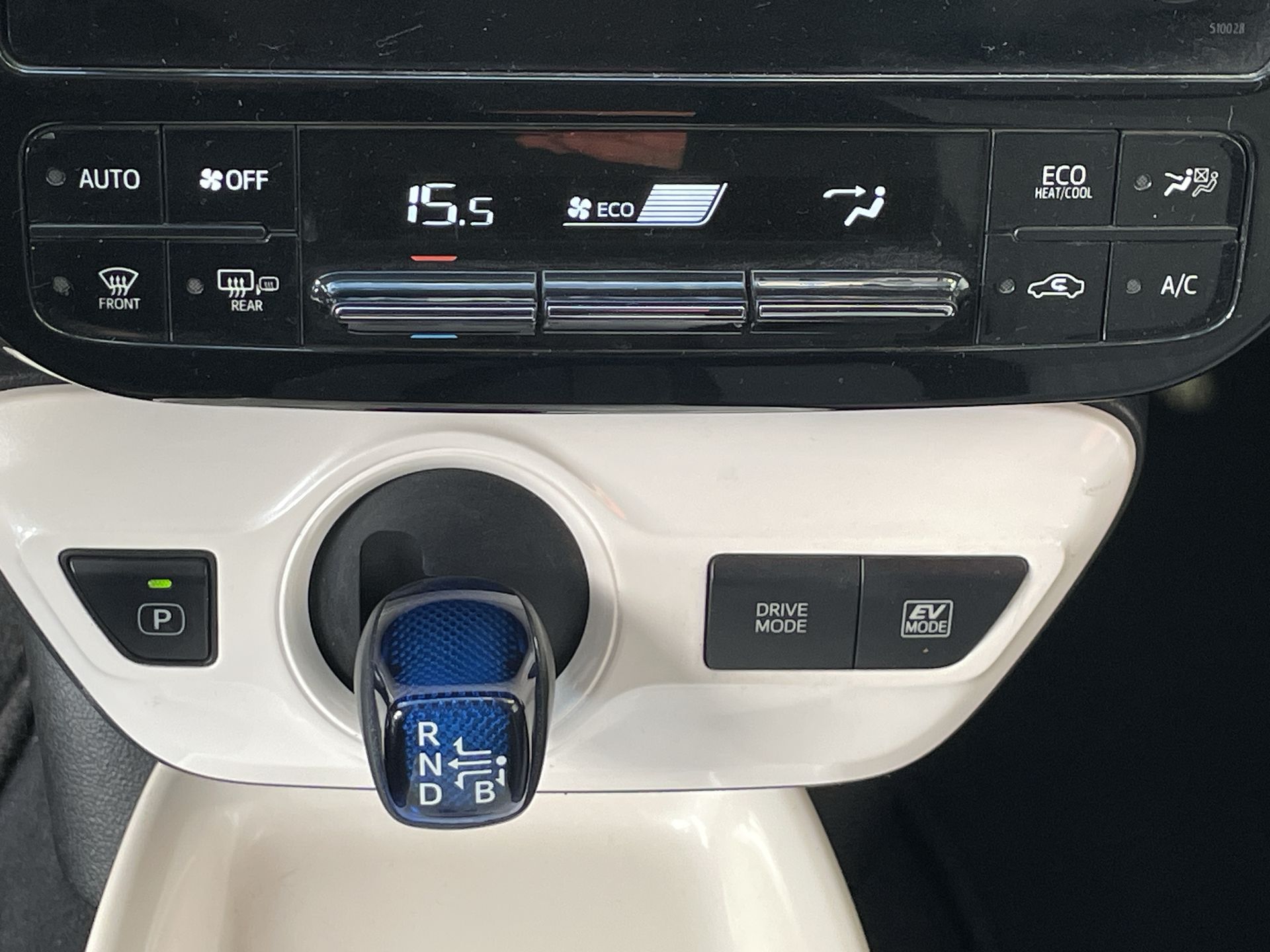 2018 Toyota PRIUS PREMIUM AT