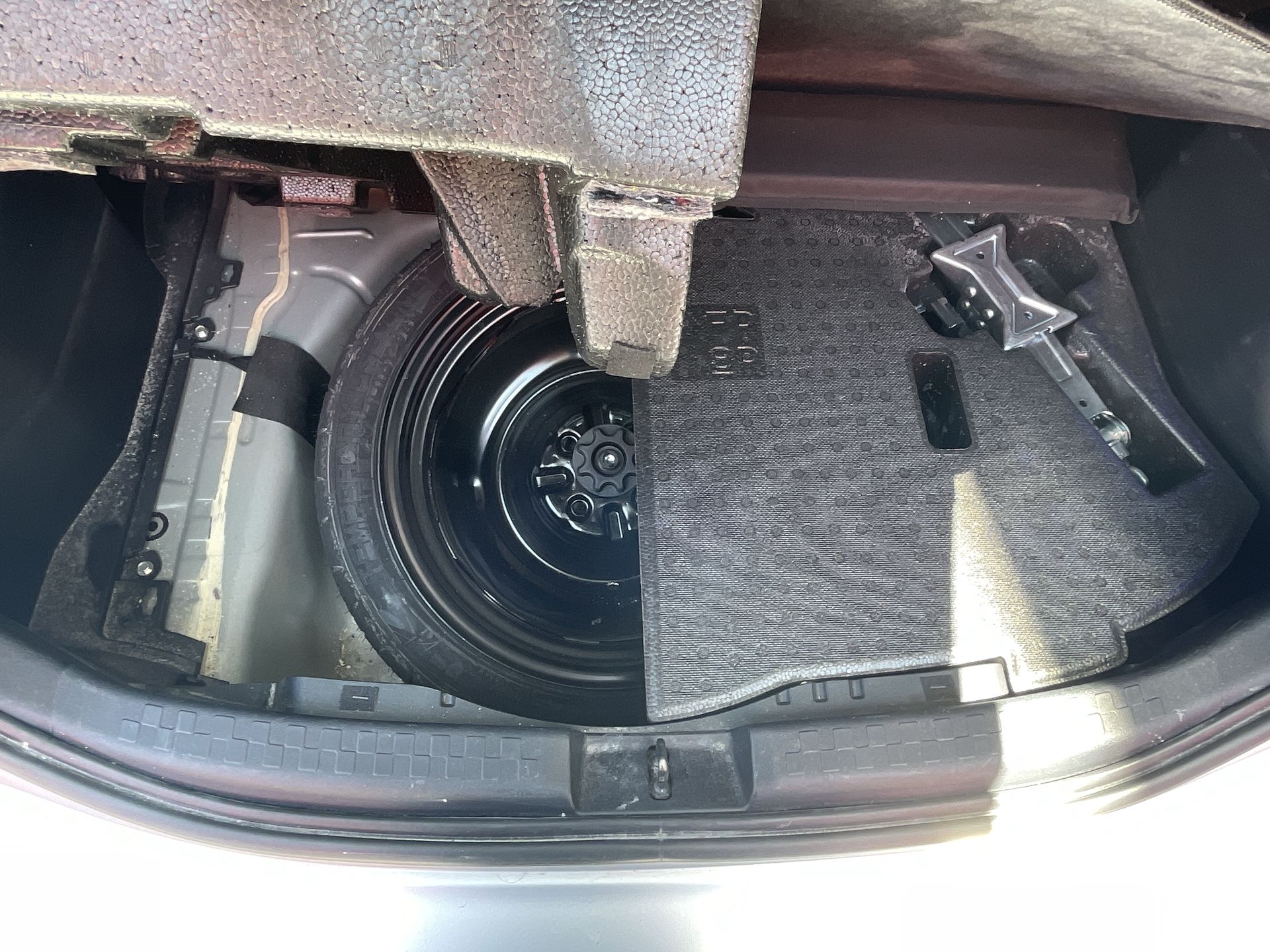 2021 Toyota PRIUS BASE BASE