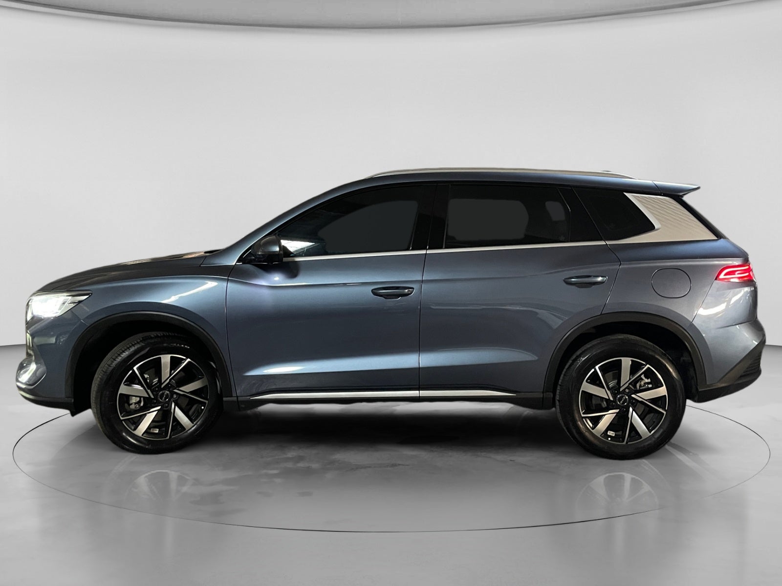 2025 BYD DOPLHIN DM-I 1.5L FWD