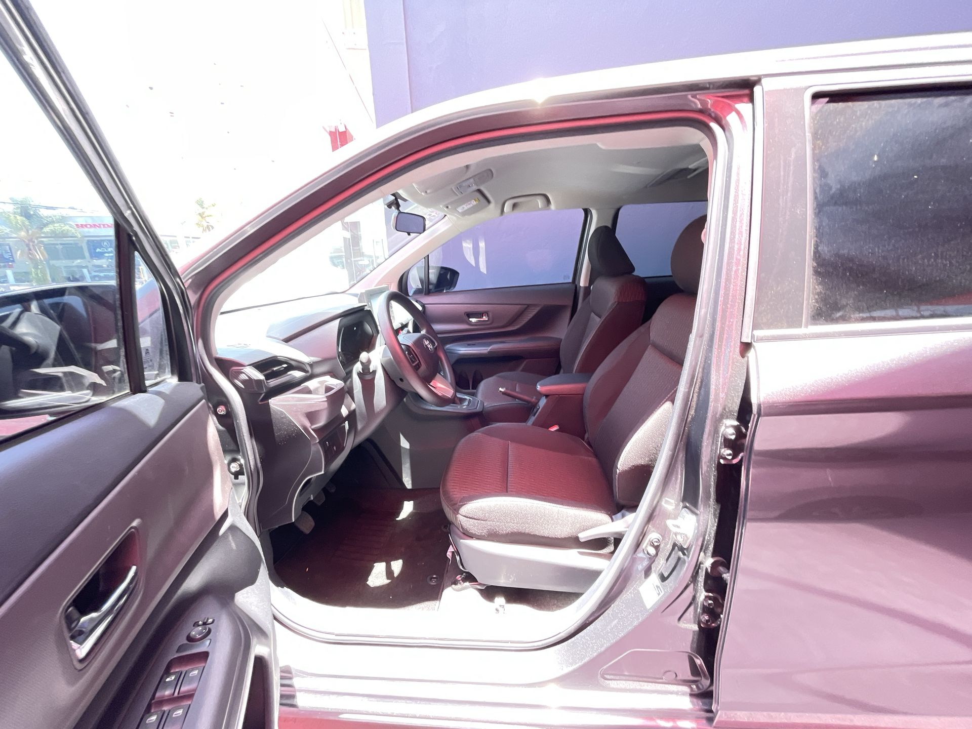 2024 Toyota AVANZA LE MT