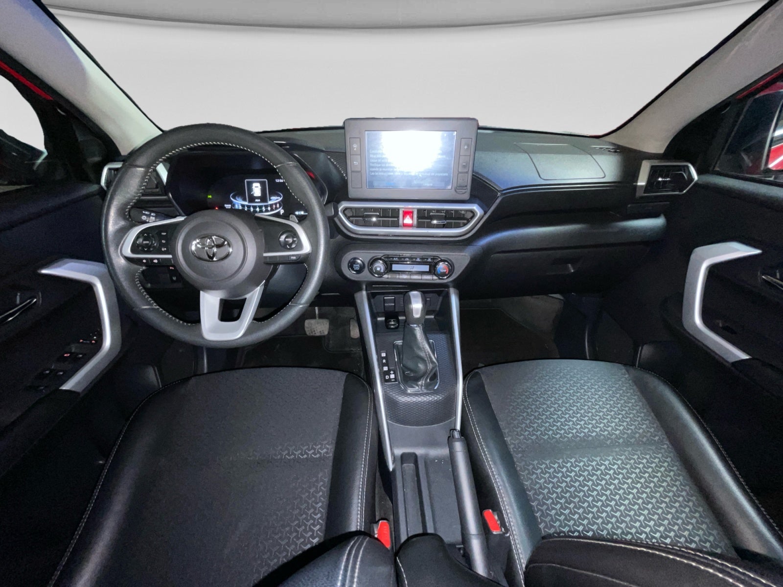 2023 Toyota SILVERADO XLE CVT BI-TONO
