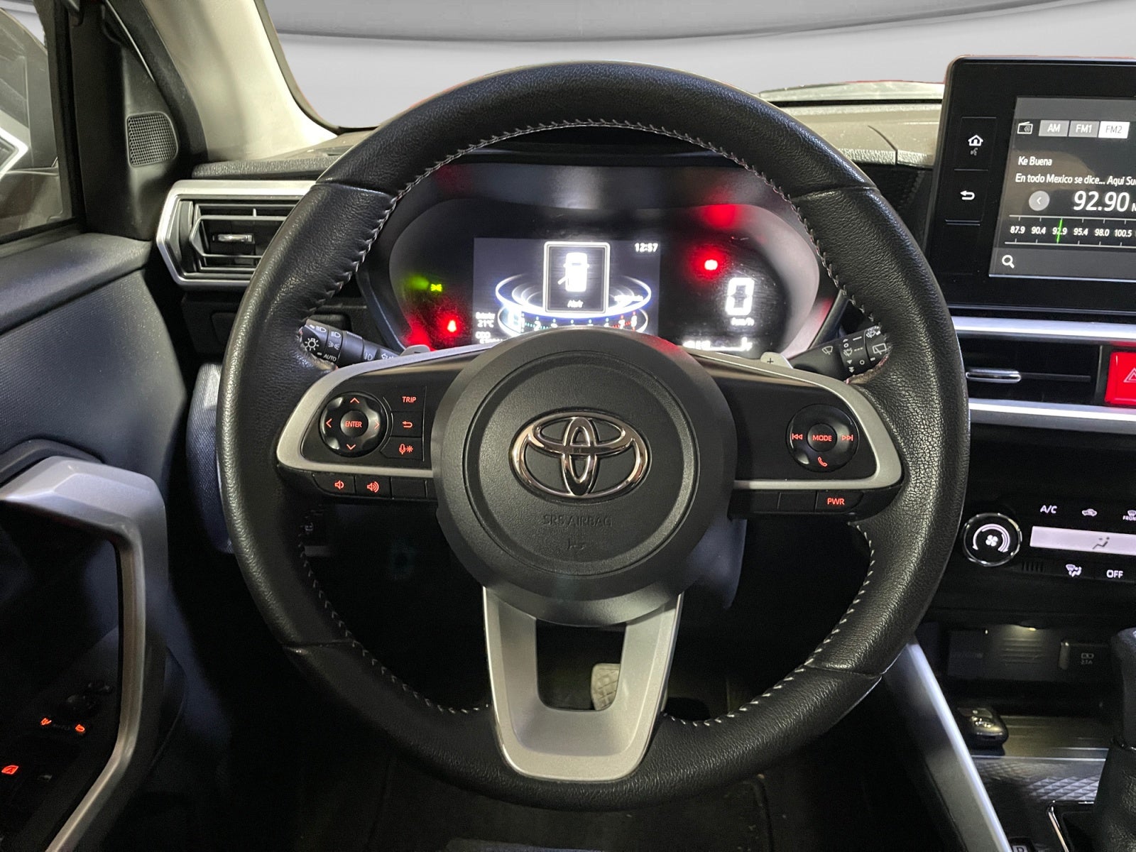 2023 Toyota SILVERADO XLE CVT BI-TONO