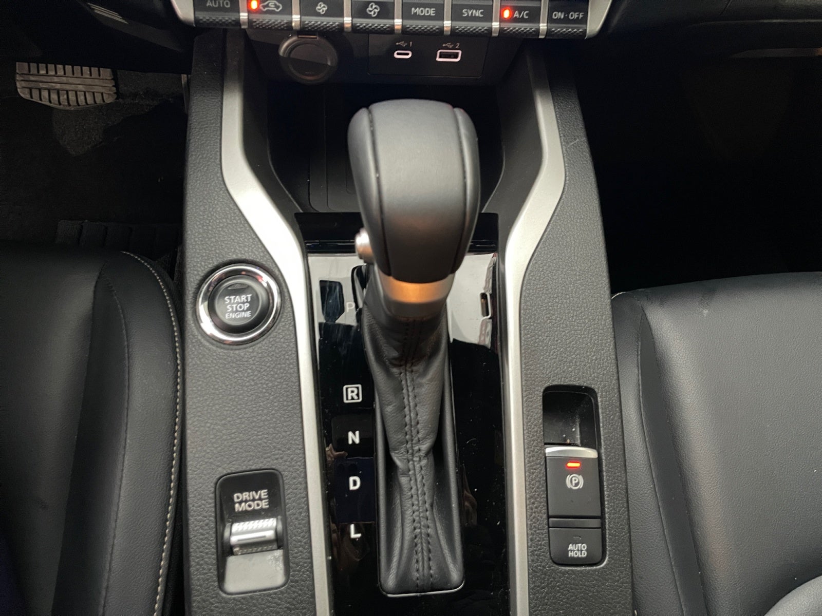 2025 Mitsubishi OUTLANDER SE PLUS