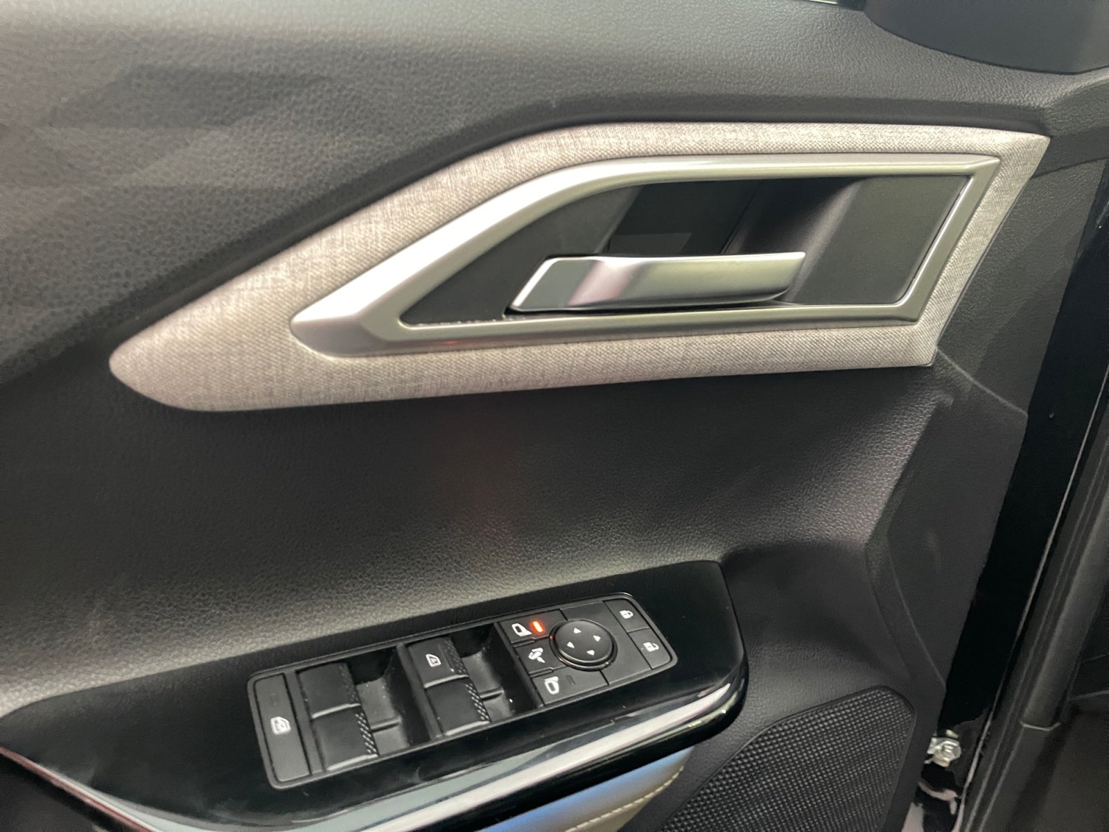 2025 Mitsubishi OUTLANDER SE PLUS