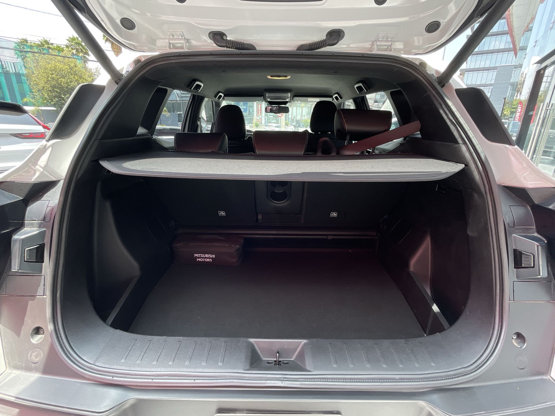 2025 Mitsubishi OUTLANDER SE PLUS