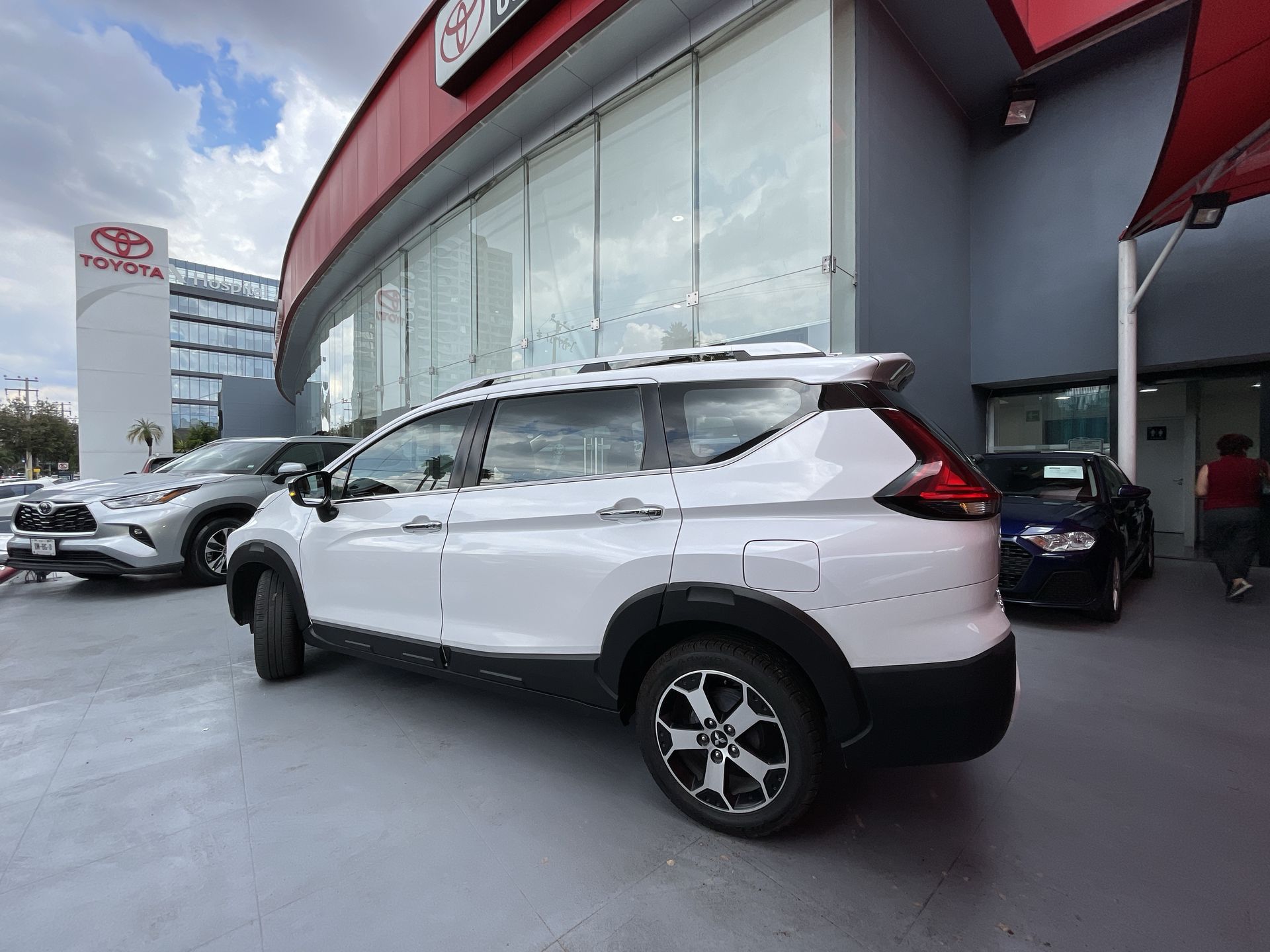 2023 Mitsubishi XPANDER CROSS LIMITED LIMITED