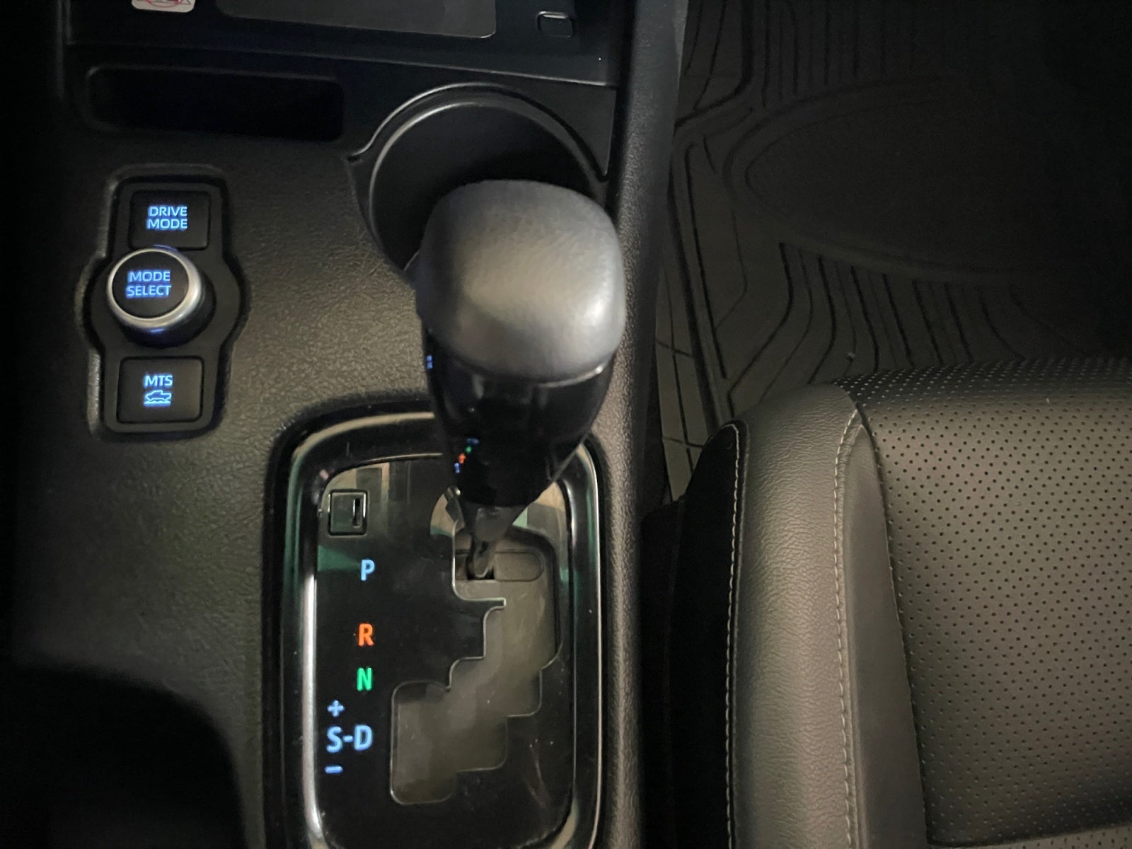 2024 Toyota HILUX D-CAB DSL AT MHEV