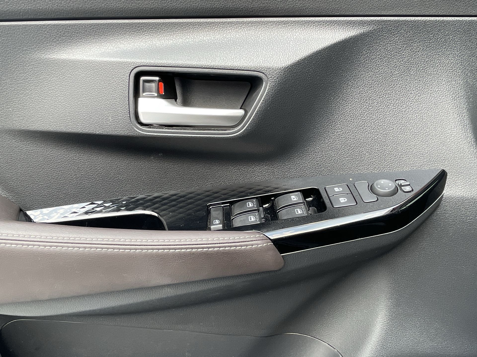 2024 Toyota YARIS S HI CVT