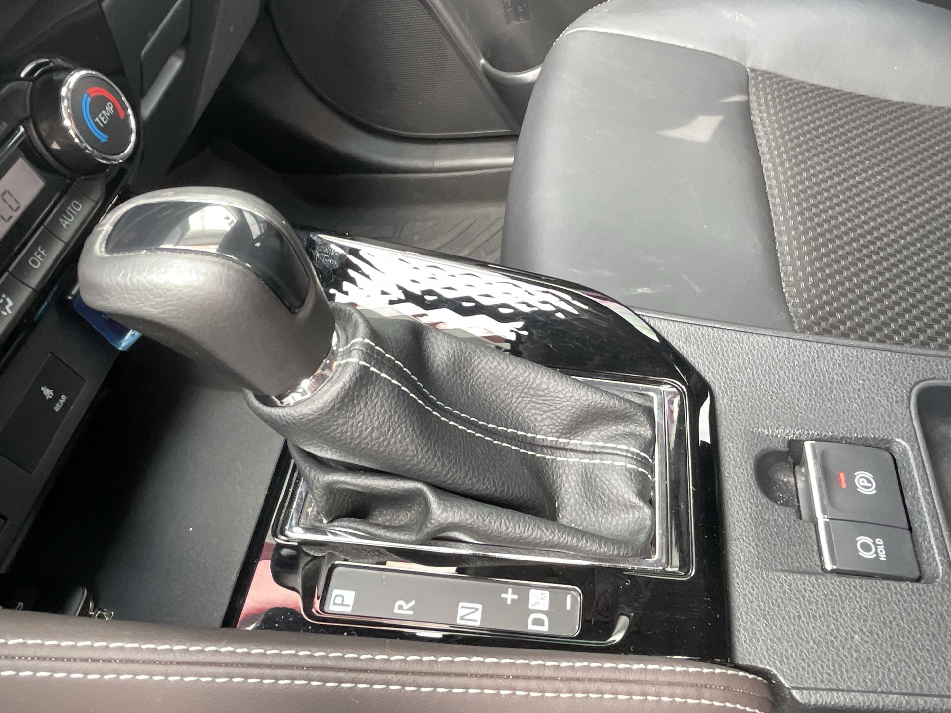 2024 Toyota YARIS S HI CVT